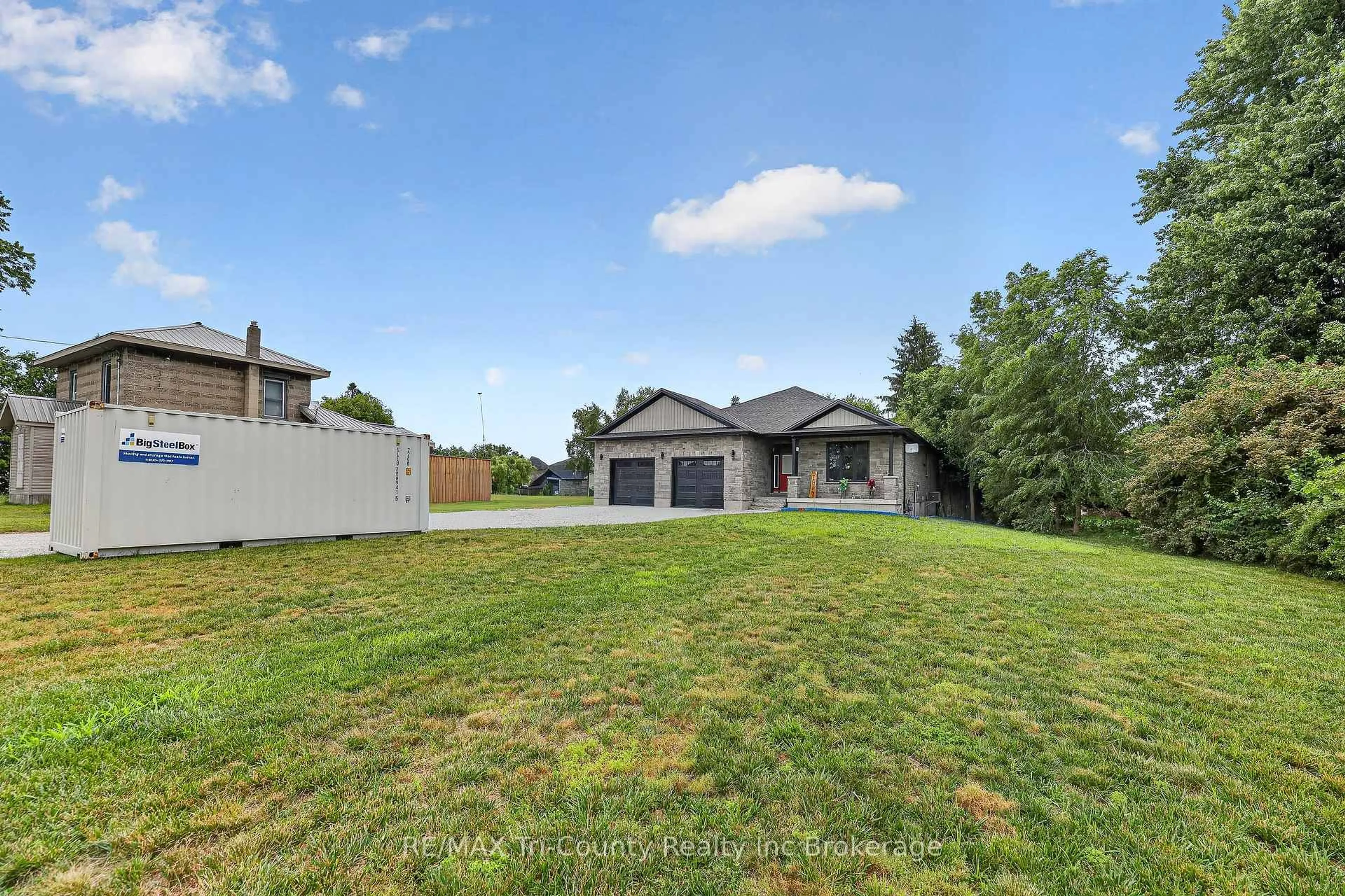 A pic from outside/outdoor area/front of a property/back of a property/a pic from drone, unknown for 520 Fairground Rd, Norfolk Ontario N0E 1G0