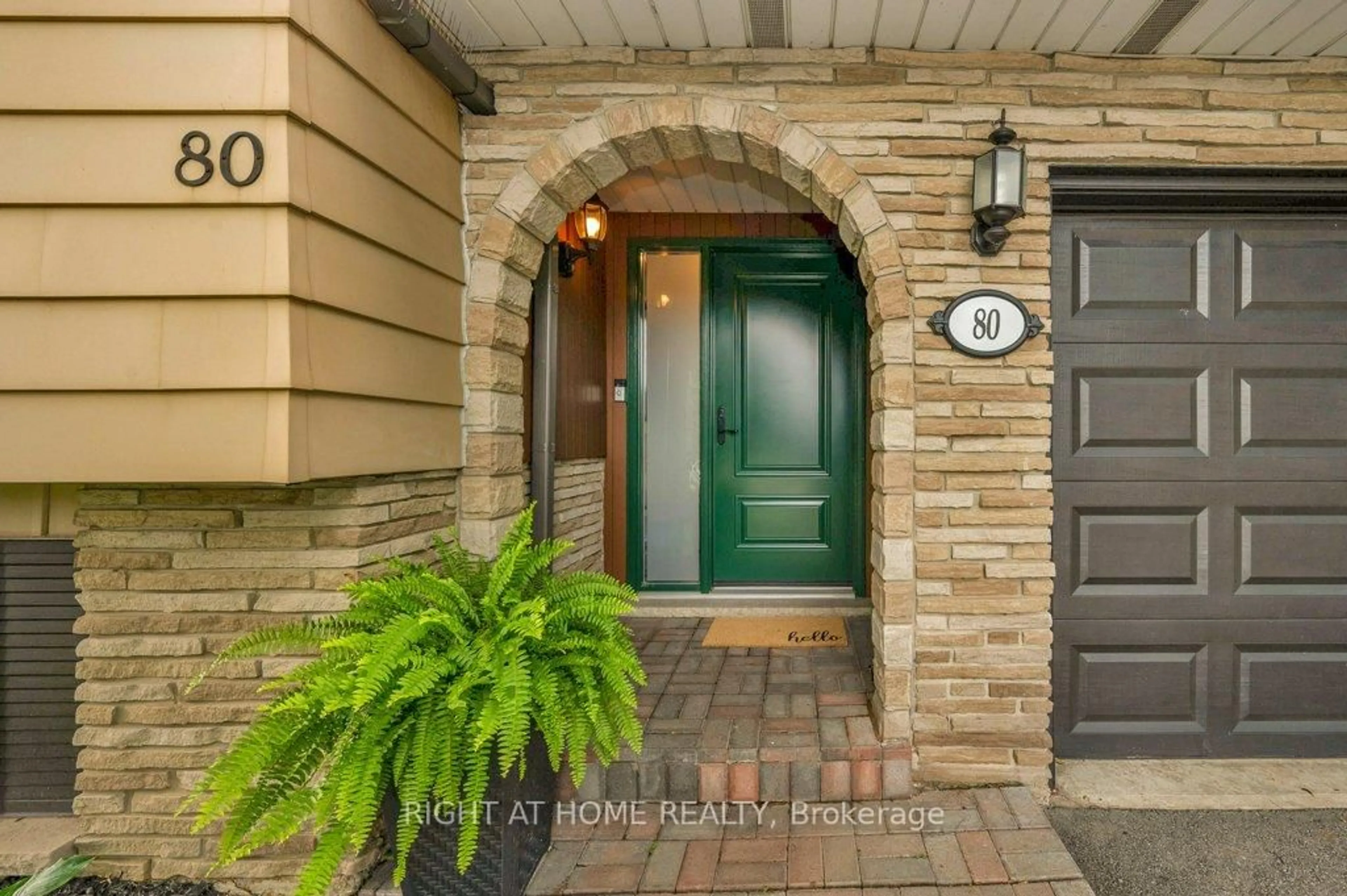 Indoor entryway for 80 Heatherdale Pl, Hamilton Ontario L9C 6N9