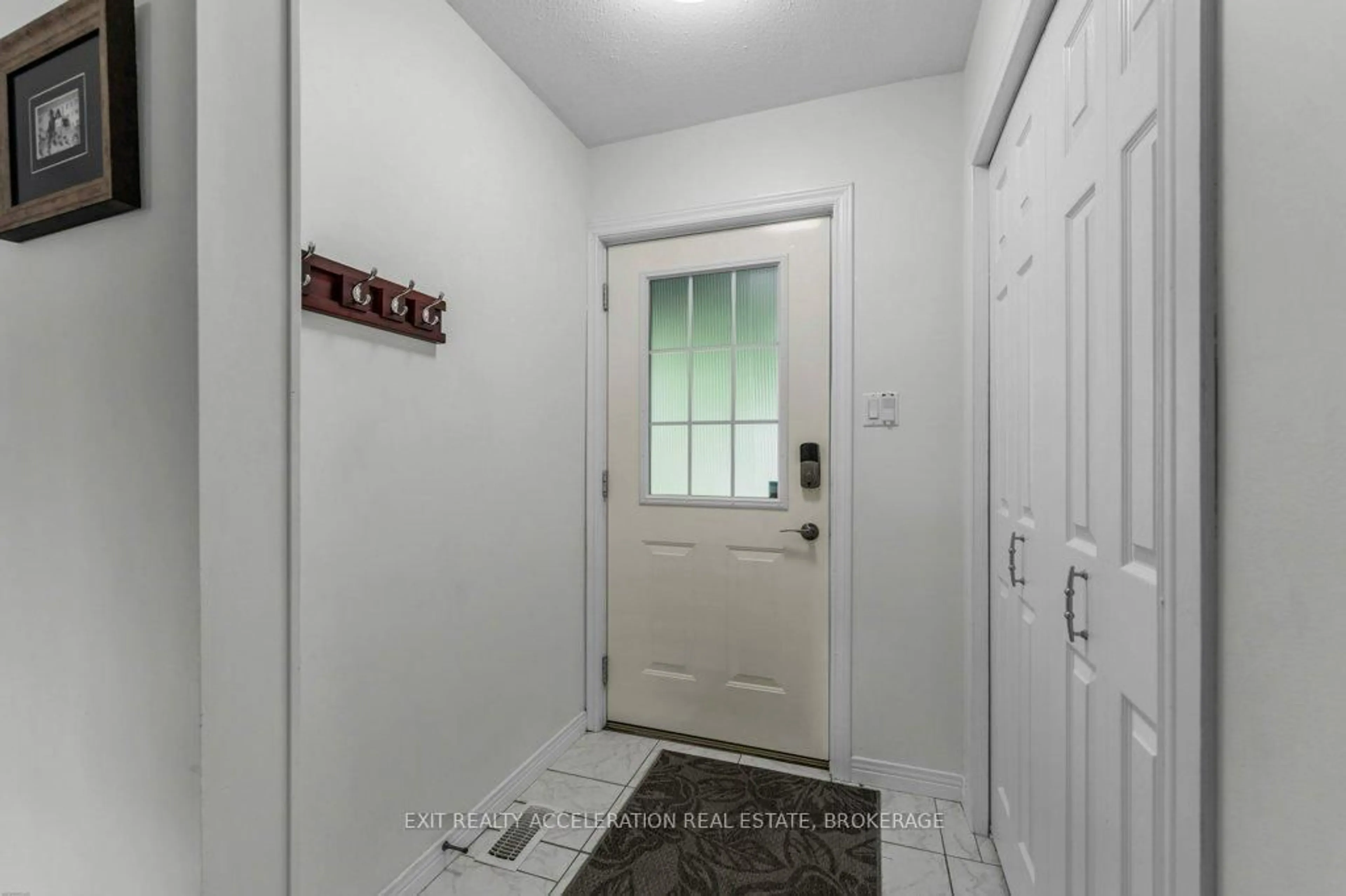 Indoor entryway for 394 Ginger St, Greater Napanee Ontario K7R 3X8