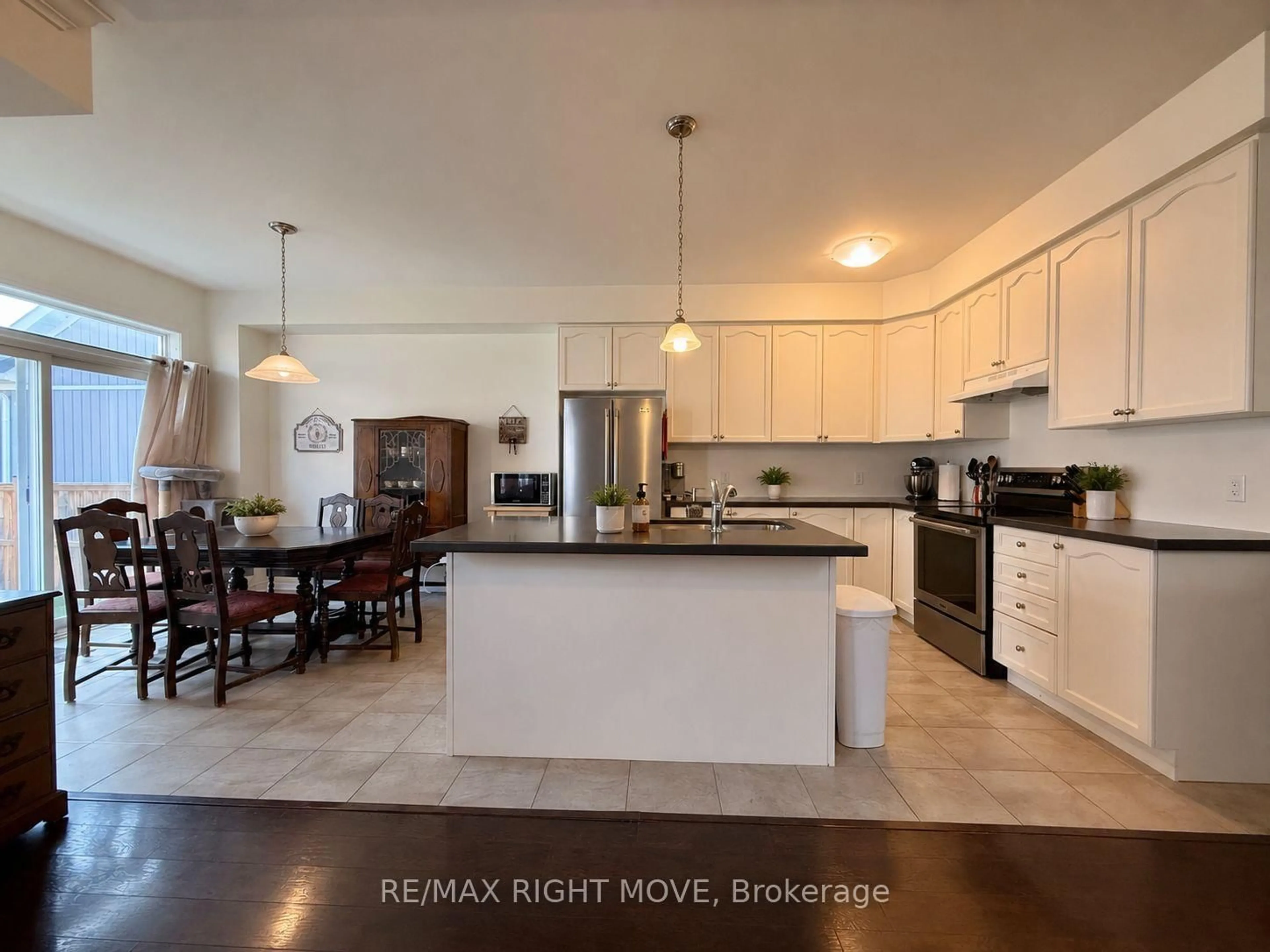 Open concept kitchen, unknown for 41 Primeau Cres, Kawartha Lakes Ontario K9V 0M6