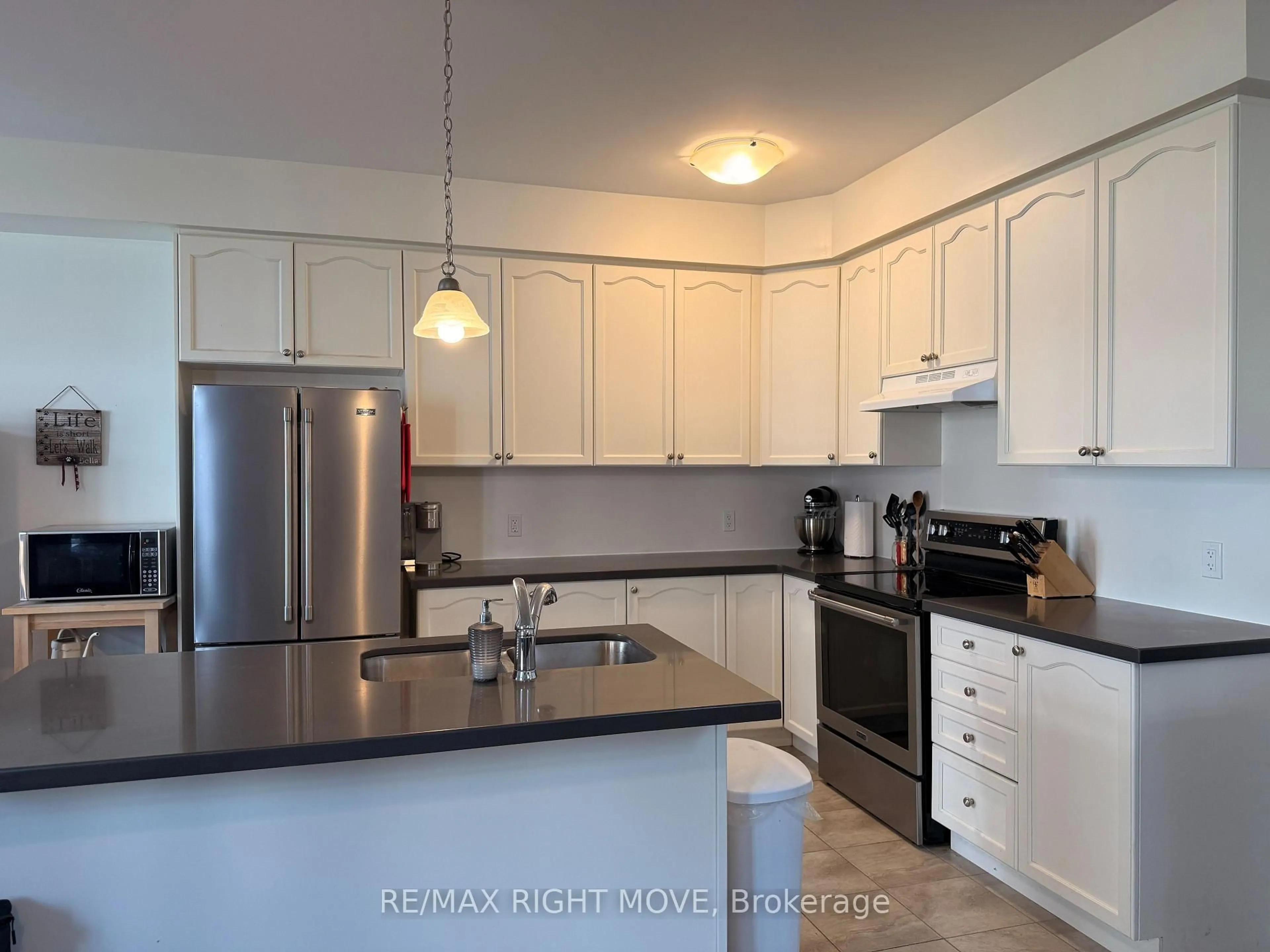 Open concept kitchen, unknown for 41 Primeau Cres, Kawartha Lakes Ontario K9V 0M6