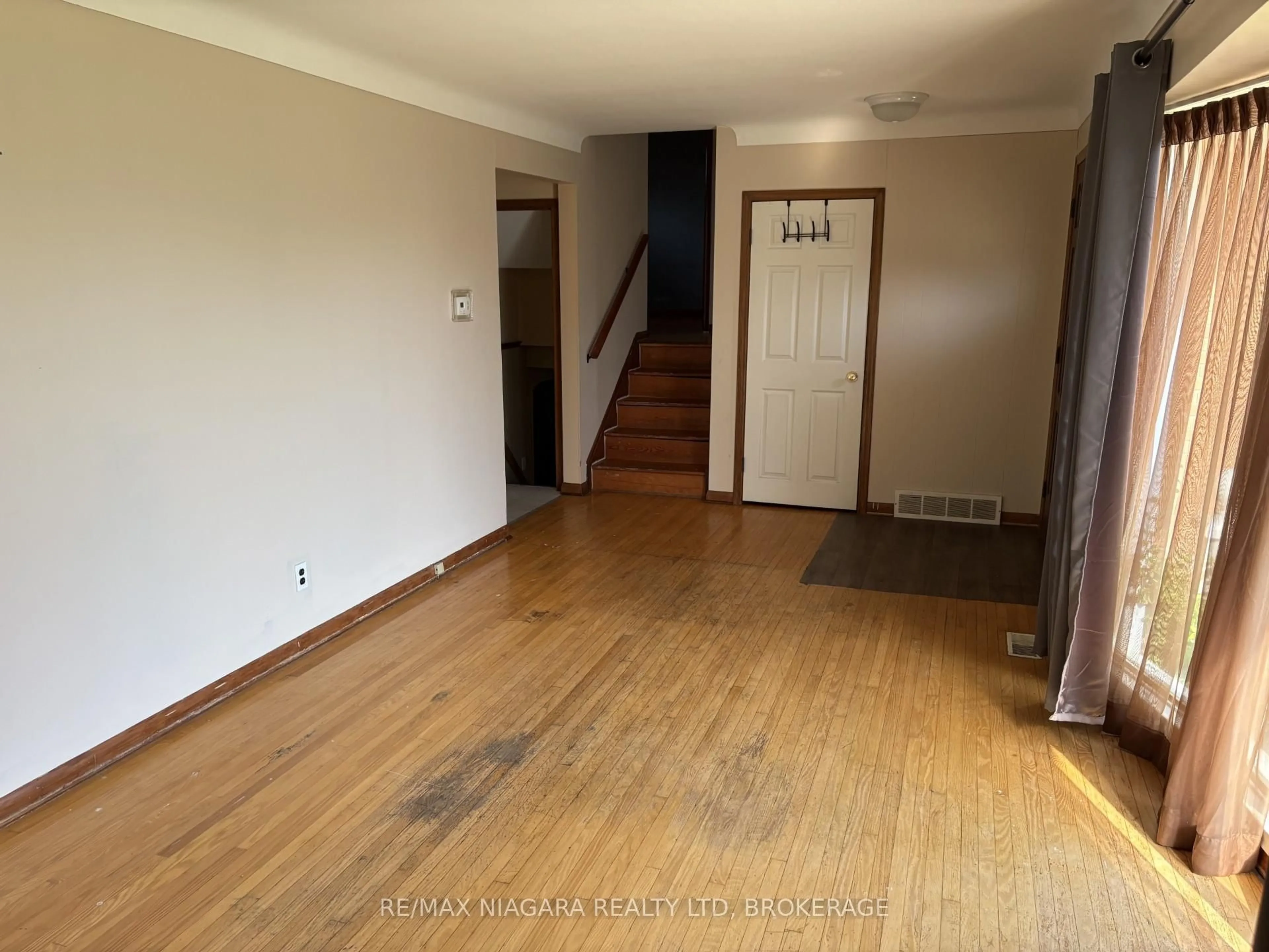 A pic of a room for 6611 Margaret St, Niagara Falls Ontario L2G 2V1