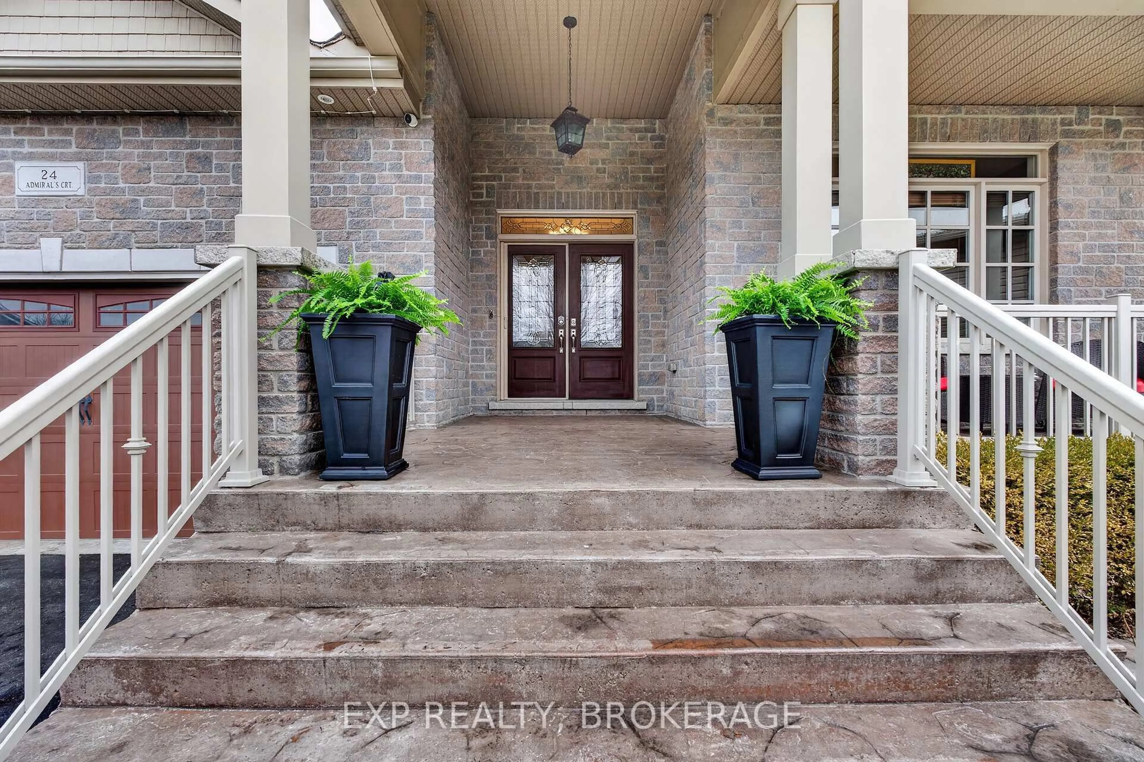 Indoor entryway for 24 ADMIRAL'S Crt, Bath Ontario K0H 1G0