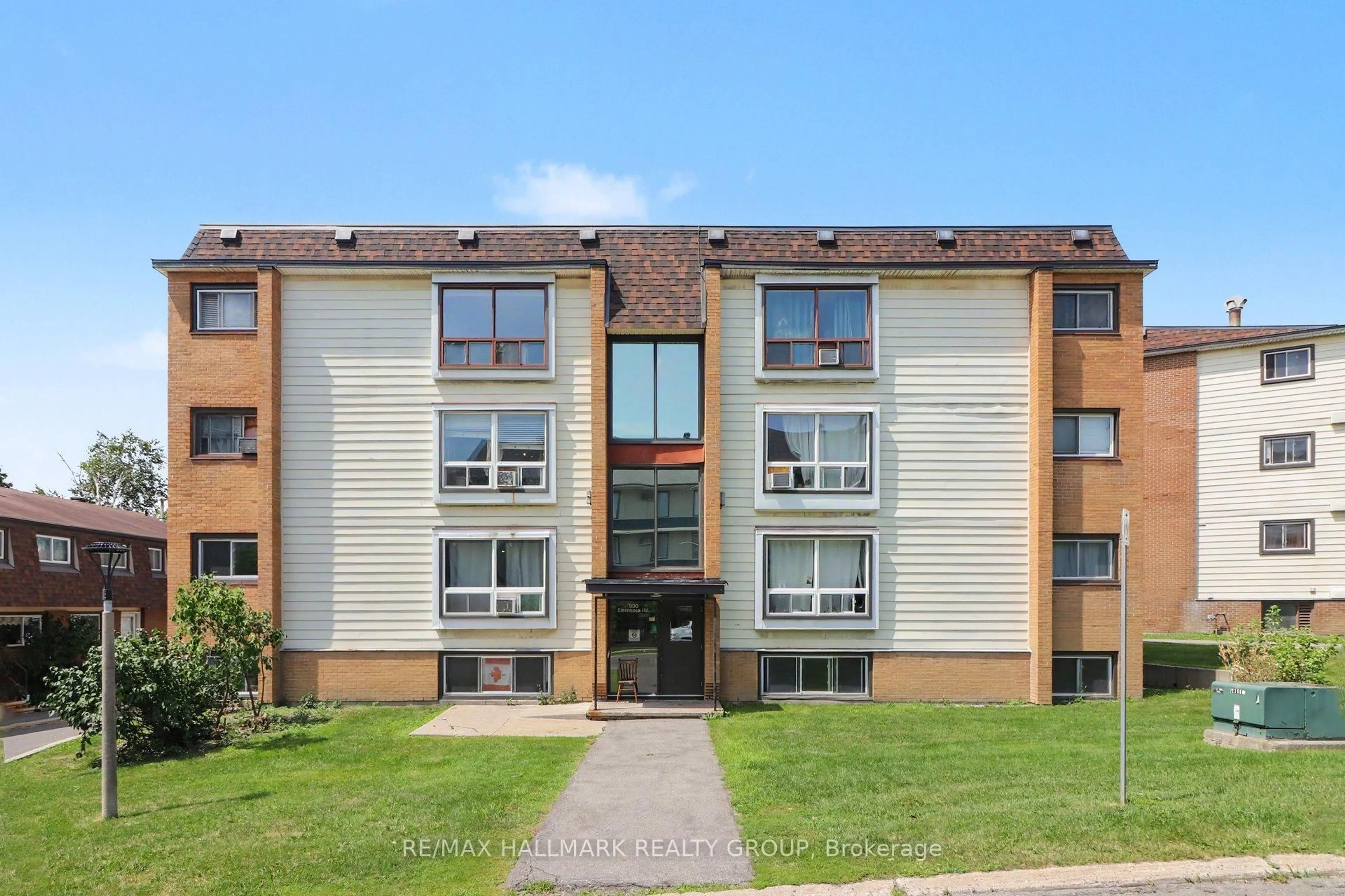 A pic from outside/outdoor area/front of a property/back of a property/a pic from drone, building for 900 Elmsmere Rd #8, Ottawa Ontario K1J 7T6