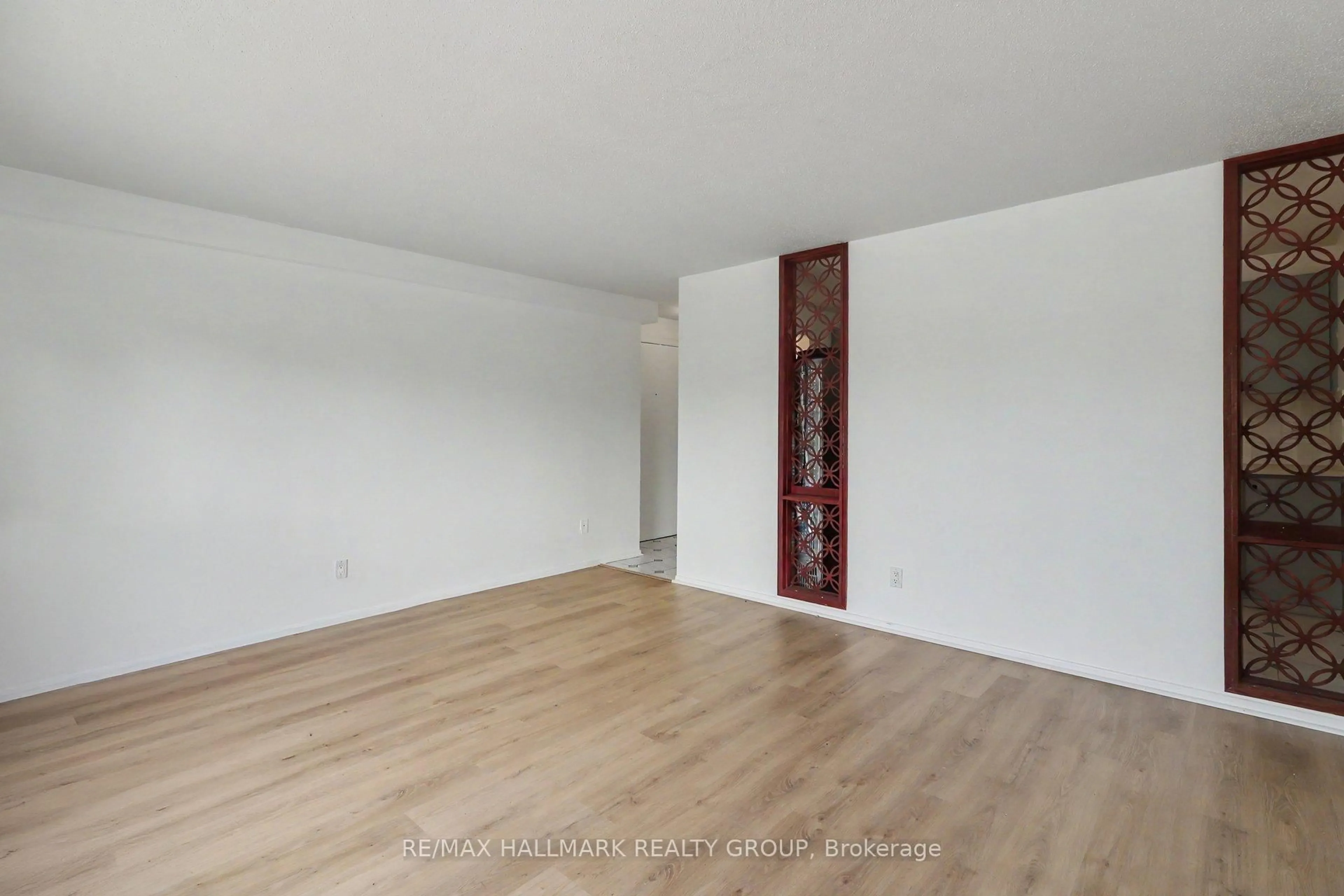 A pic of a room for 900 Elmsmere Rd #8, Ottawa Ontario K1J 7T6
