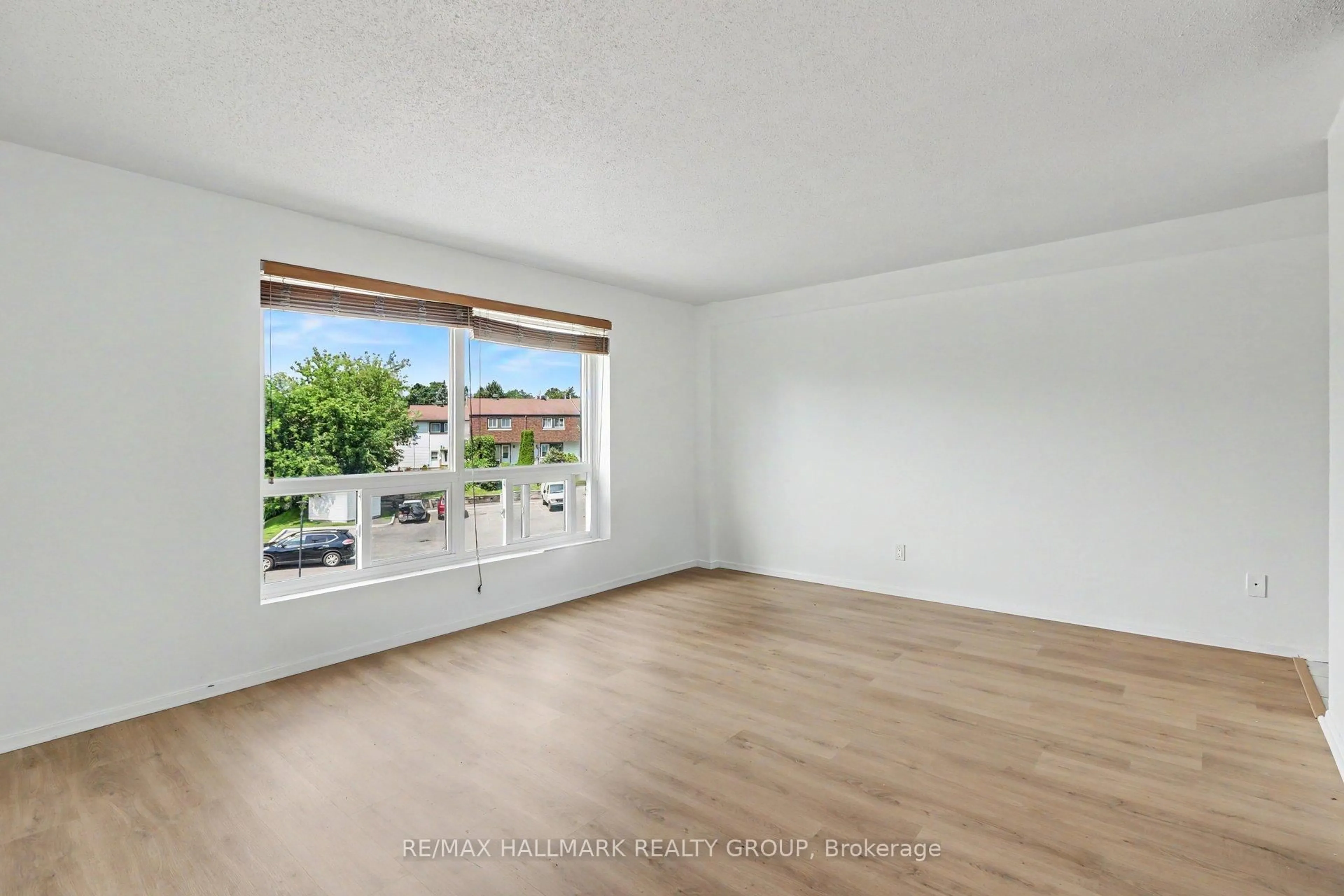 A pic of a room for 900 Elmsmere Rd #8, Ottawa Ontario K1J 7T6
