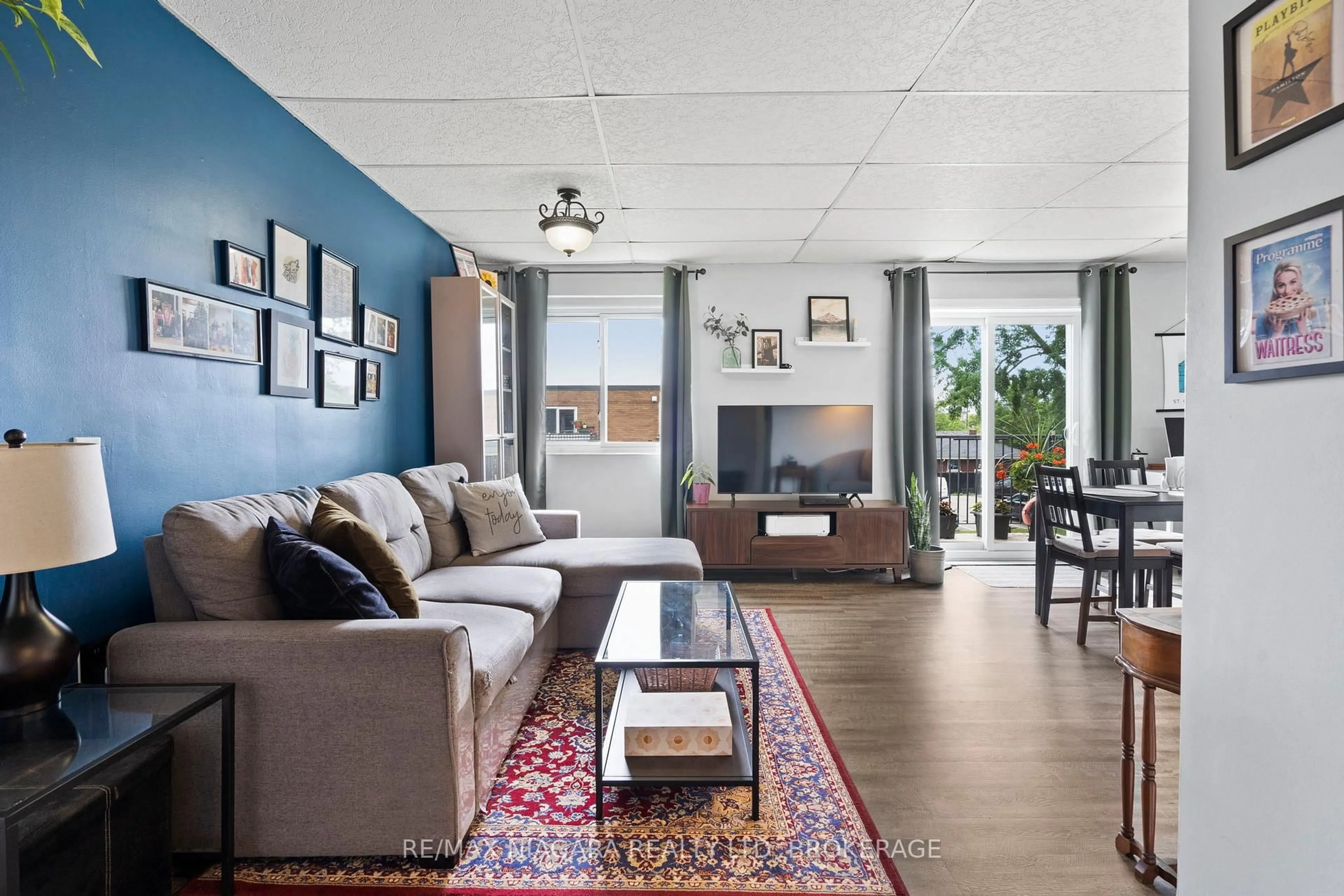 Living room with furniture, unknown for 450 CARLTON St #34, St. Catharines Ontario L2M 4X1