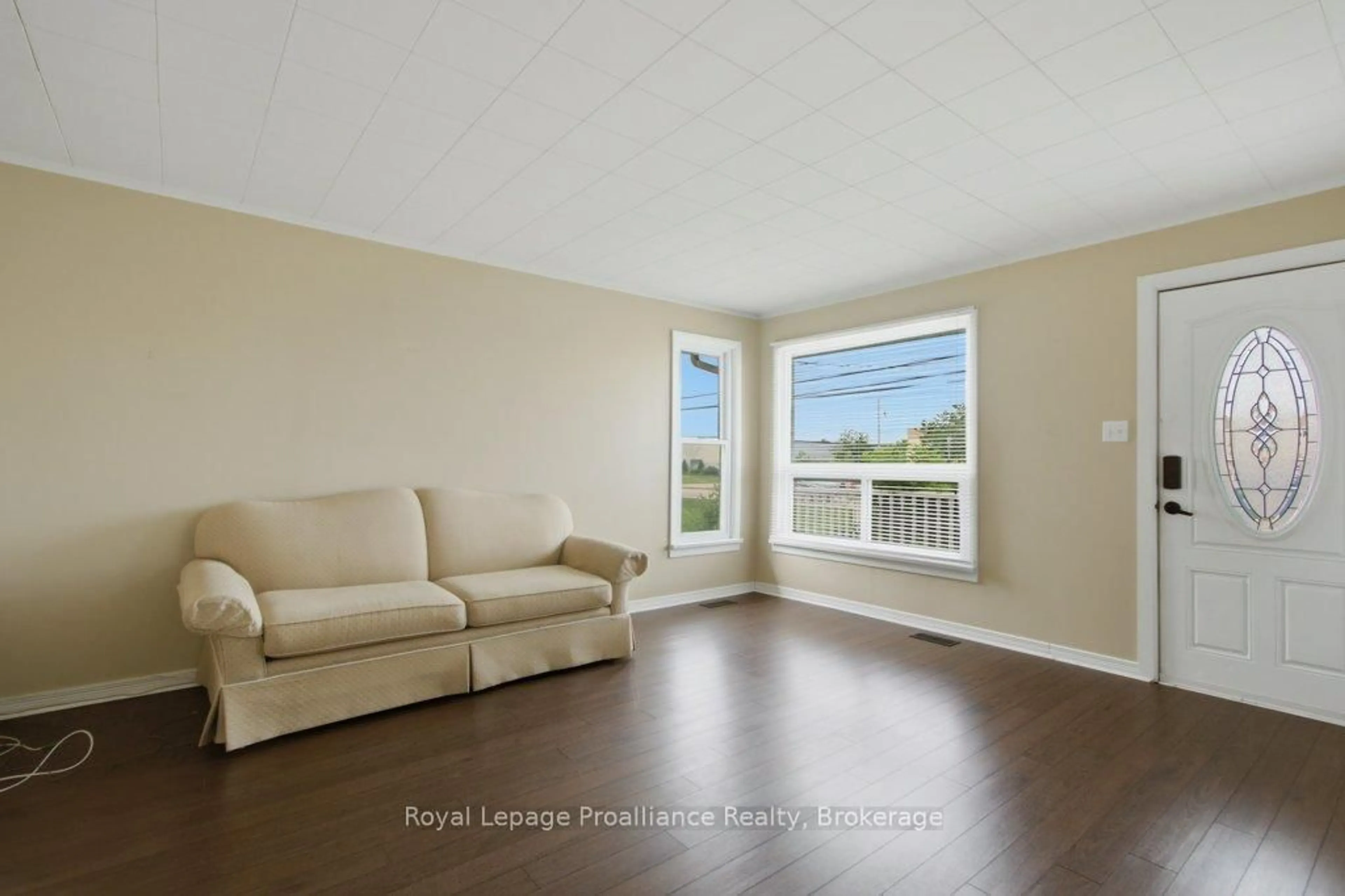 Living room with furniture, wood/laminate floor for 395 Sidney St, Quinte West Ontario K8V 6N6