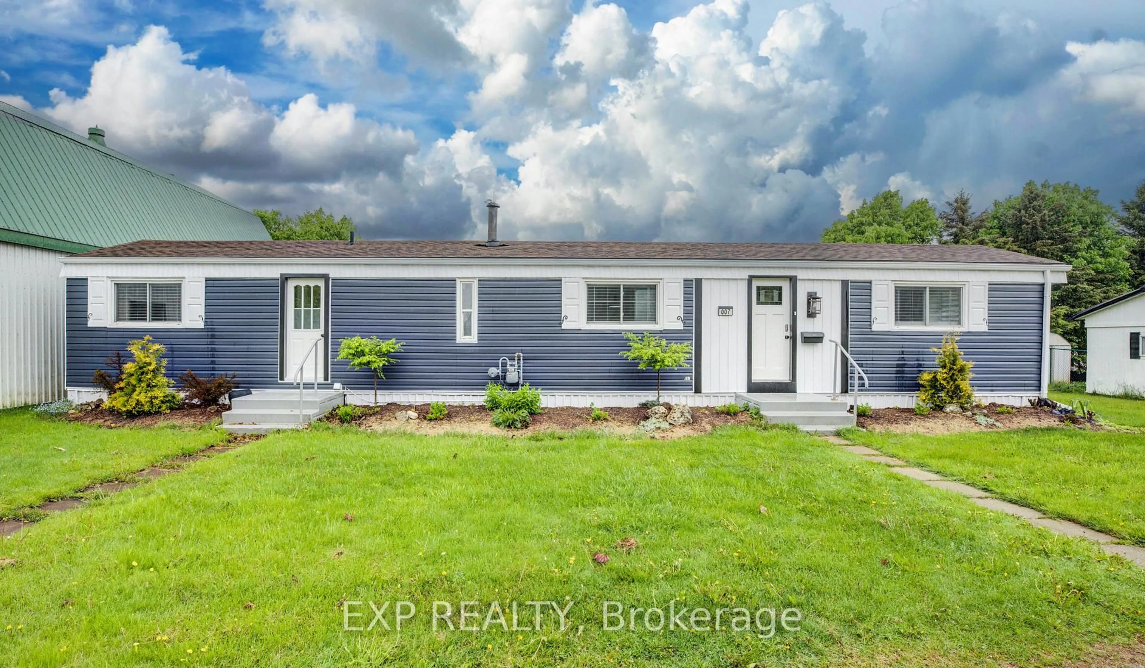 Home with vinyl exterior material, unknown for 84 Wellington St #7, Mapleton Ontario N0G 1P0