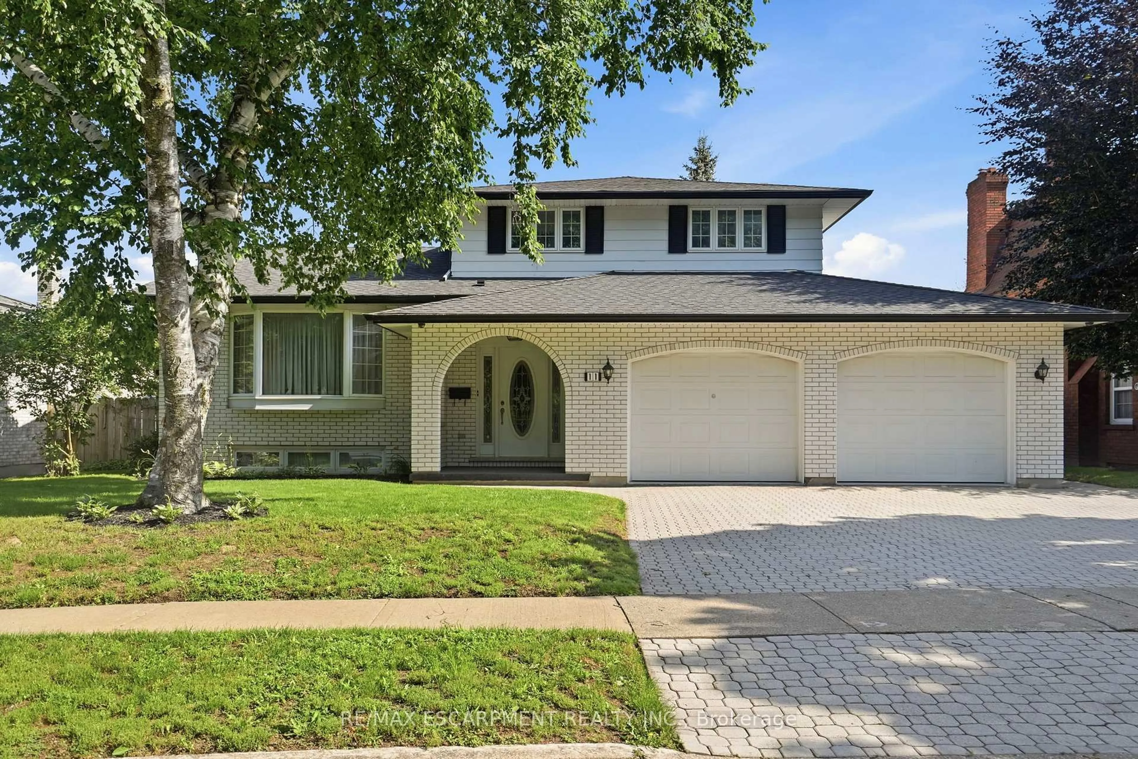 Home with brick exterior material, street for 11 Tanera Cres, St. Catharines Ontario L2M 7J7