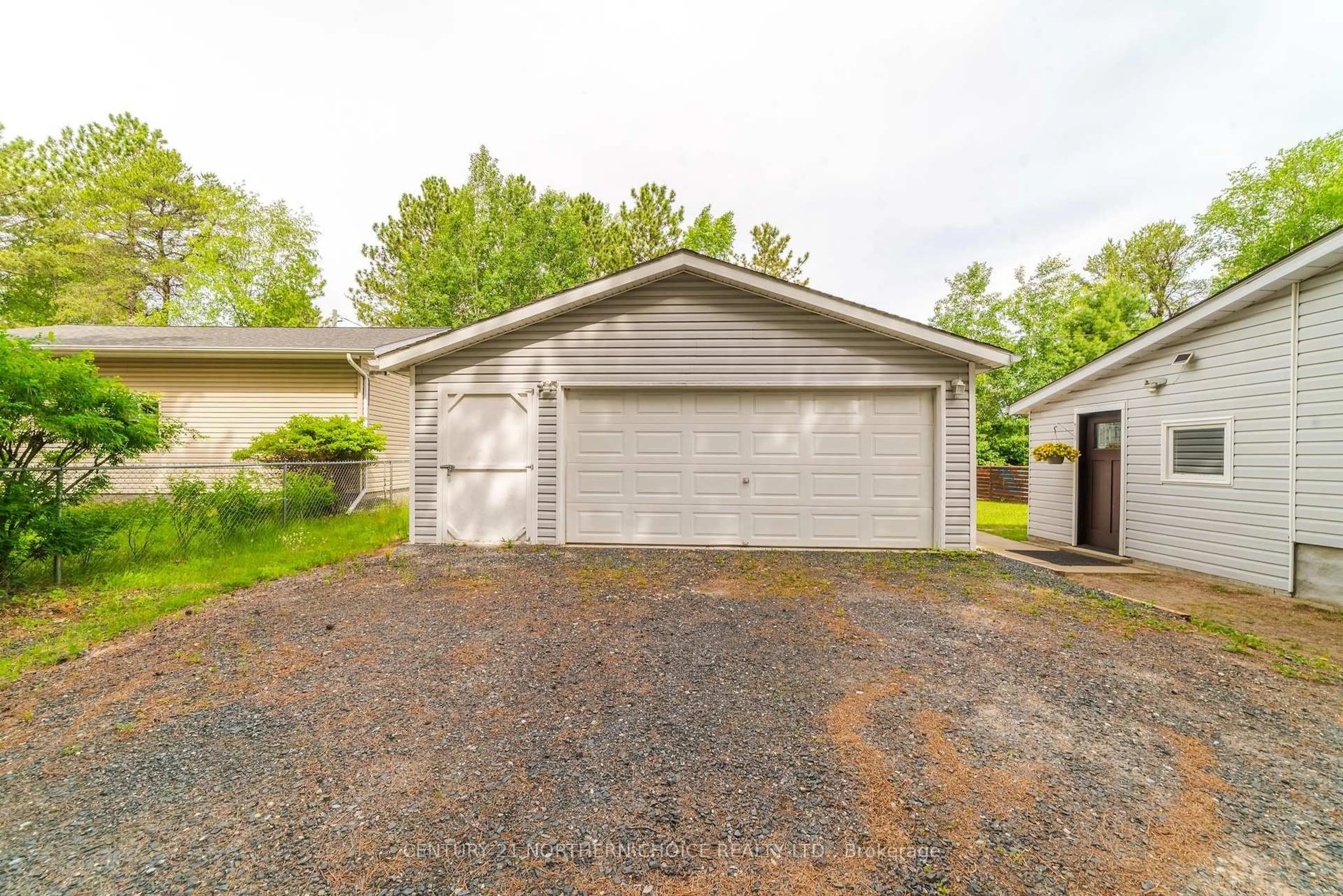 Indoor garage for 626 AIRPORT ROAD, Kenora Ontario P9N 0A7