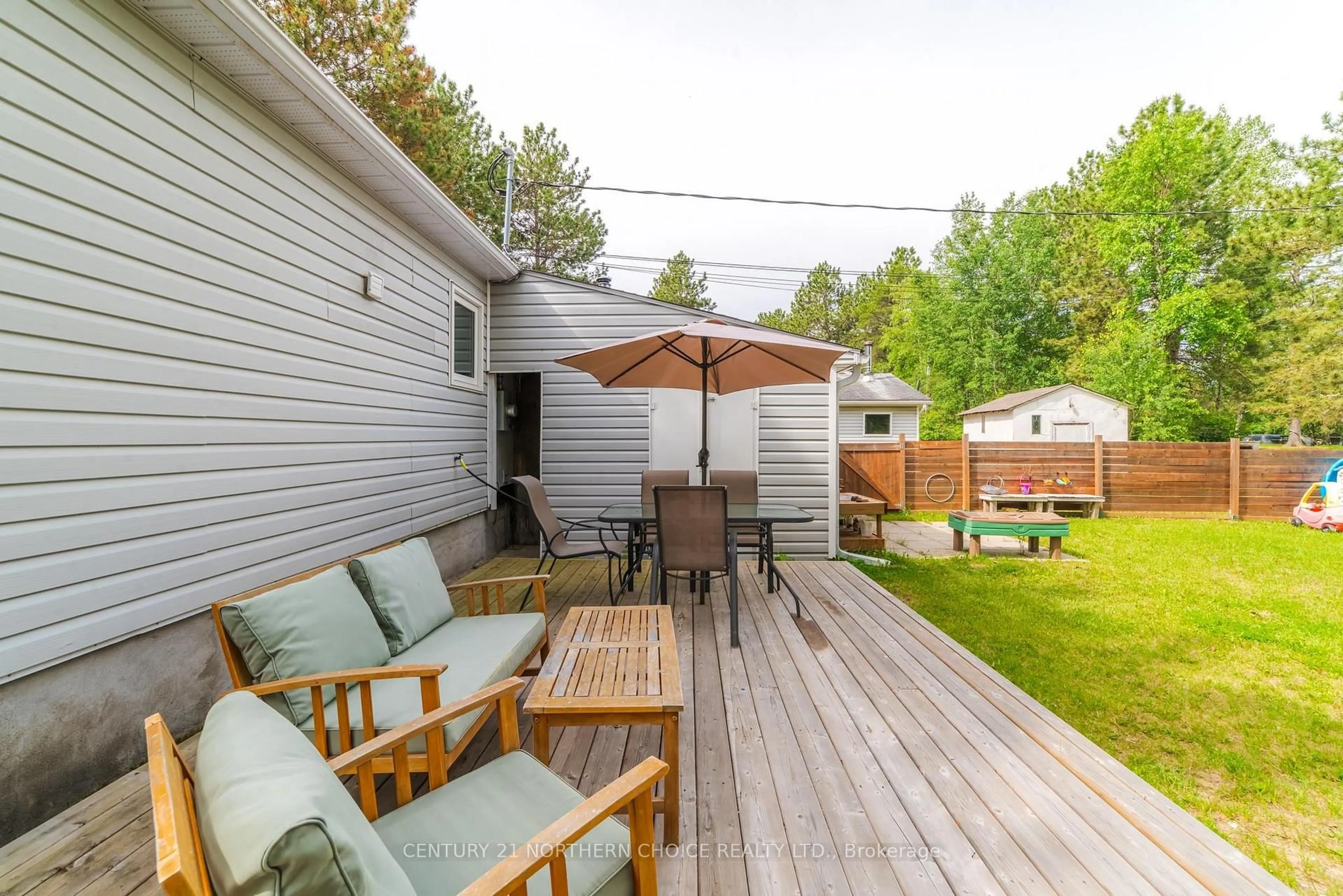 Patio, street for 626 AIRPORT ROAD, Kenora Ontario P9N 0A7