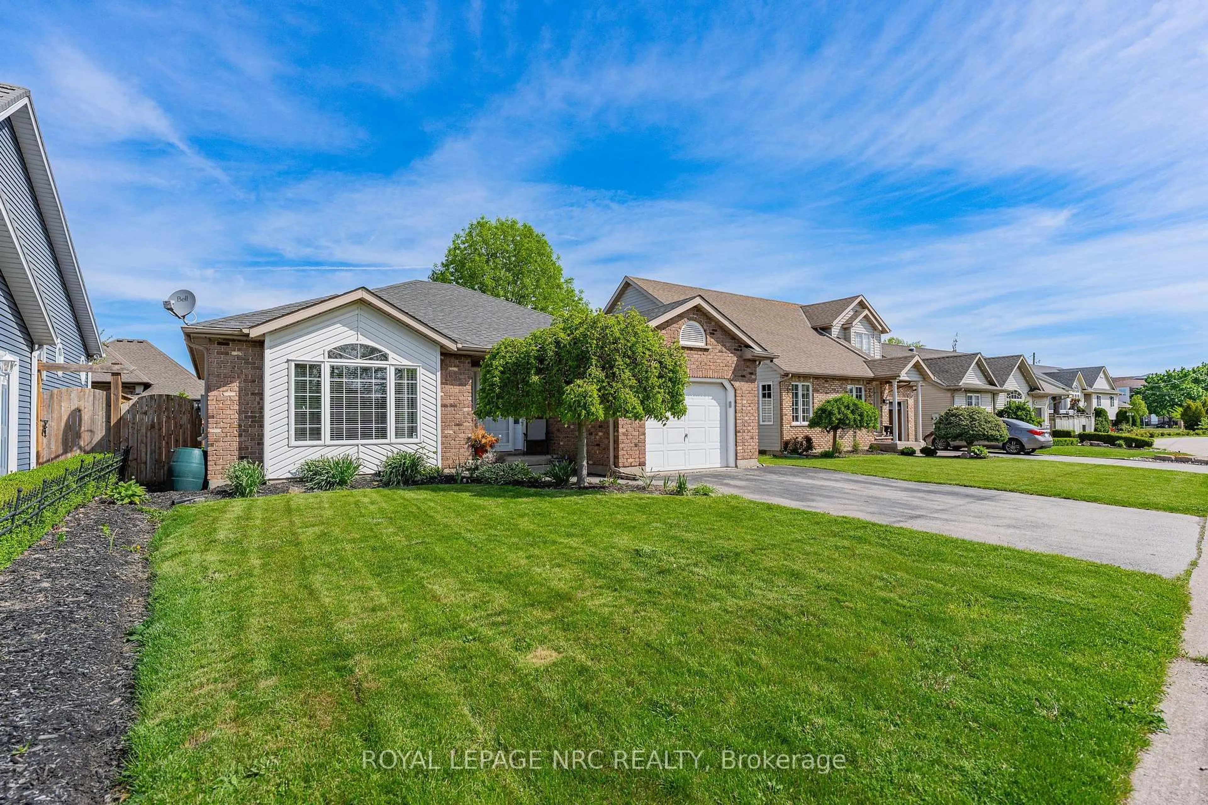 Home with brick exterior material, street for 1052 Vansickle Rd, St. Catharines Ontario L2S 2X3