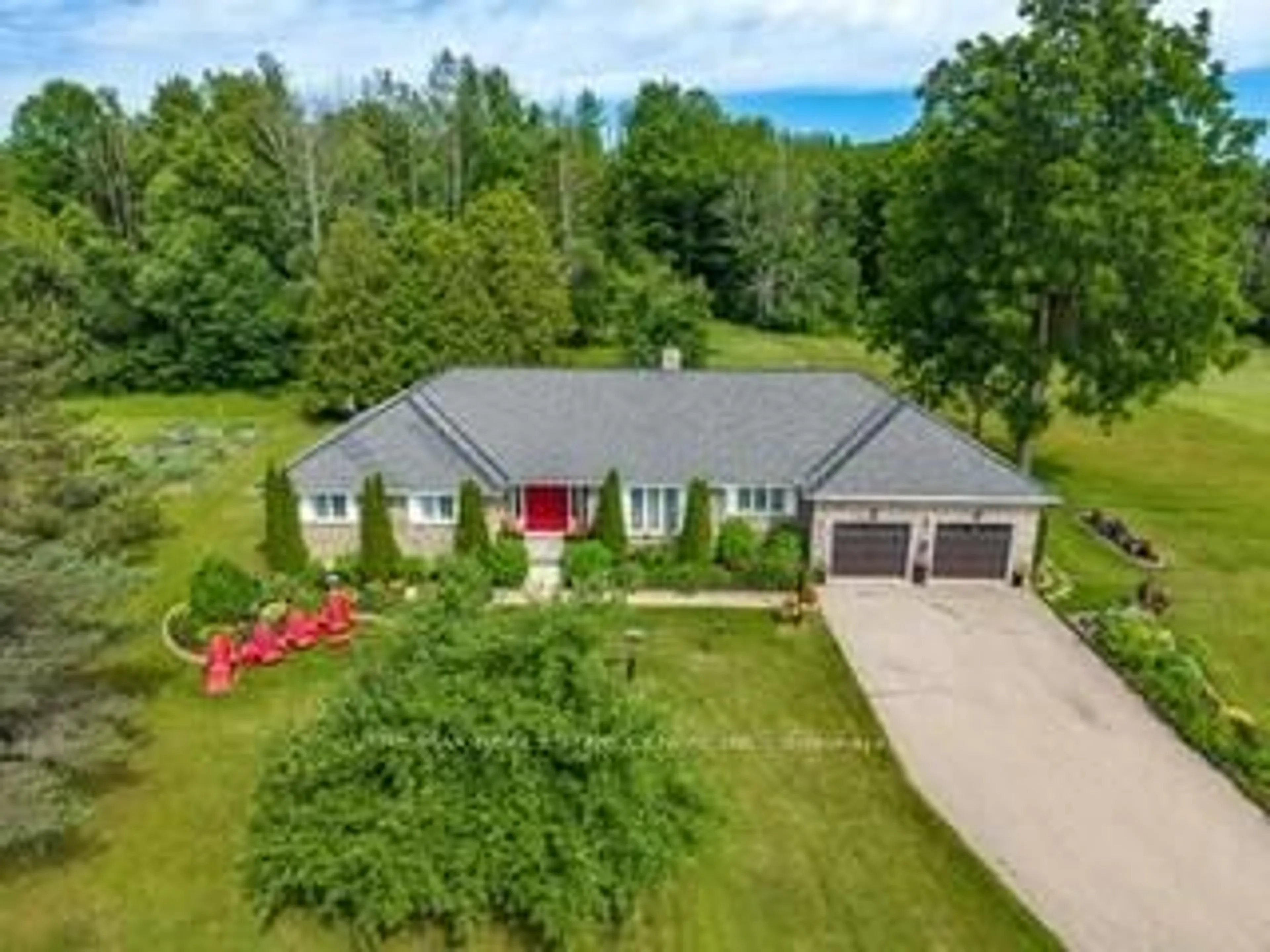 A pic from outside/outdoor area/front of a property/back of a property/a pic from drone, unknown for 9572 Wellington 22 Rd, Erin Ontario N0B 1T0