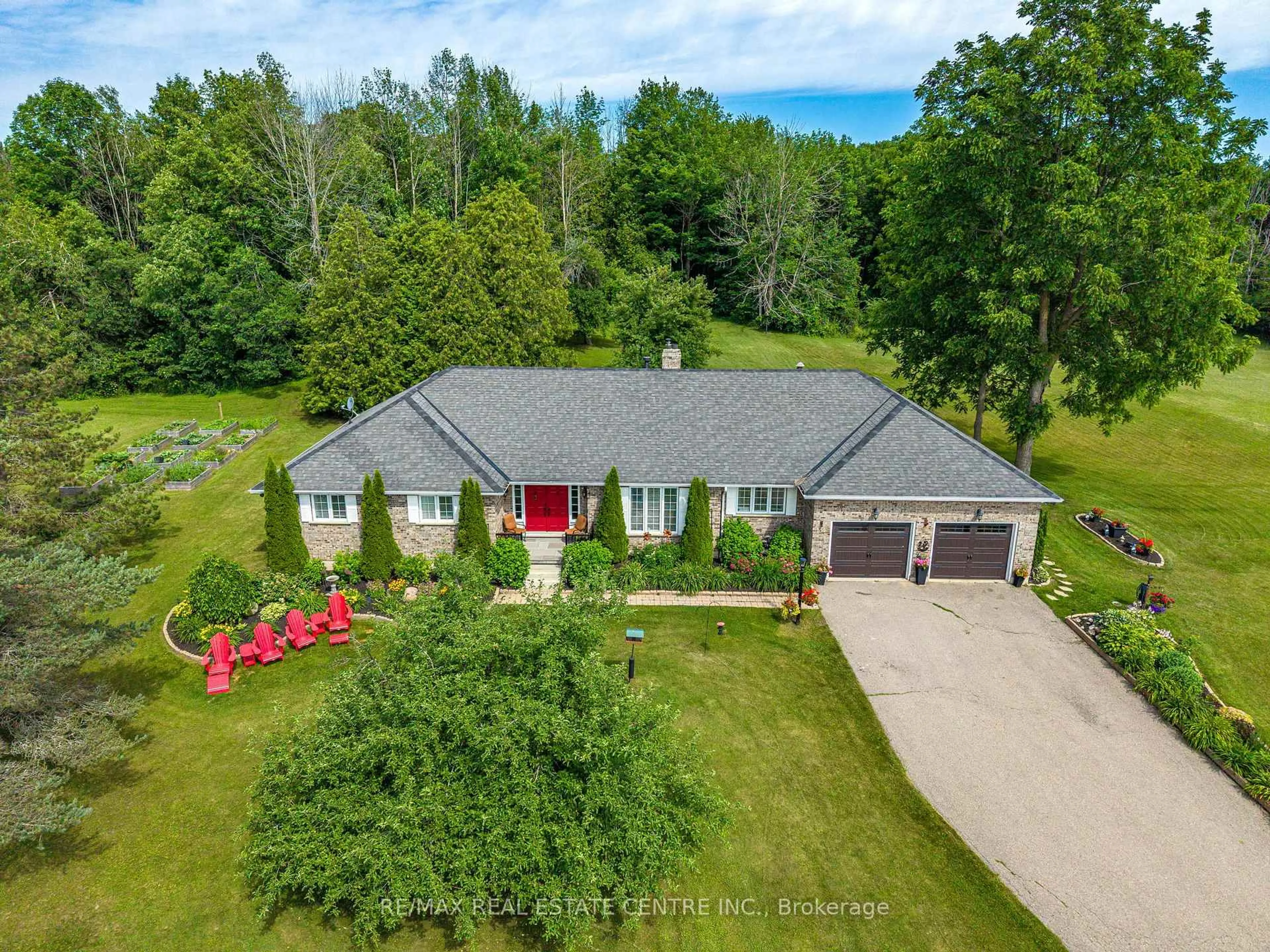 A pic from outside/outdoor area/front of a property/back of a property/a pic from drone, unknown for 9572 Wellington 22 Rd, Erin Ontario N0B 1T0