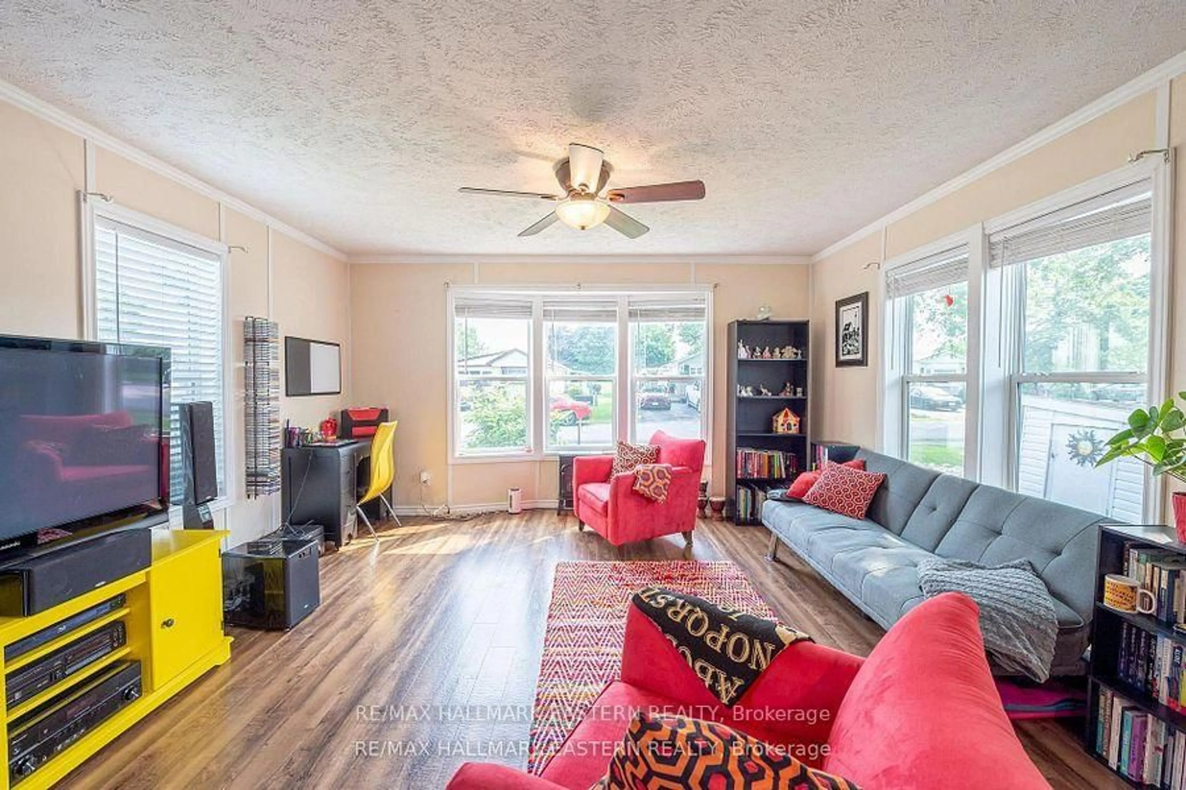 Living room with furniture, unknown for 6 Hillview Dr, Cobourg Ontario K9A 0X1