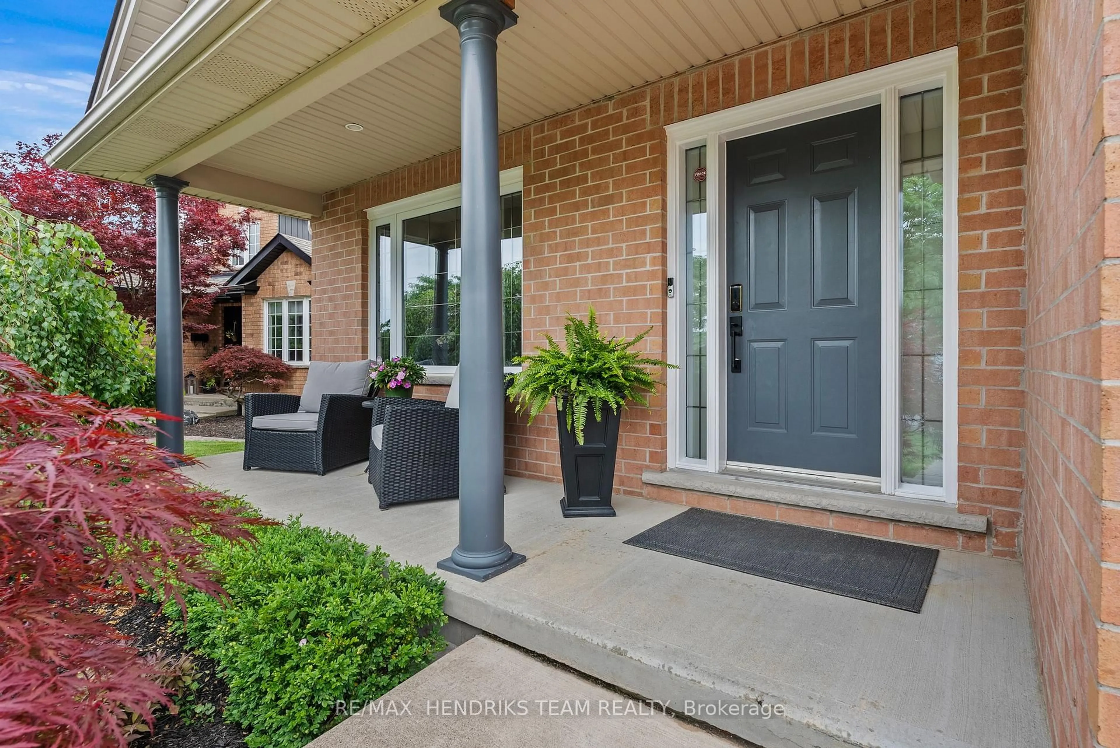 Indoor entryway for 8087 Beaver Glen Dr, Niagara Falls Ontario L2H 3K5