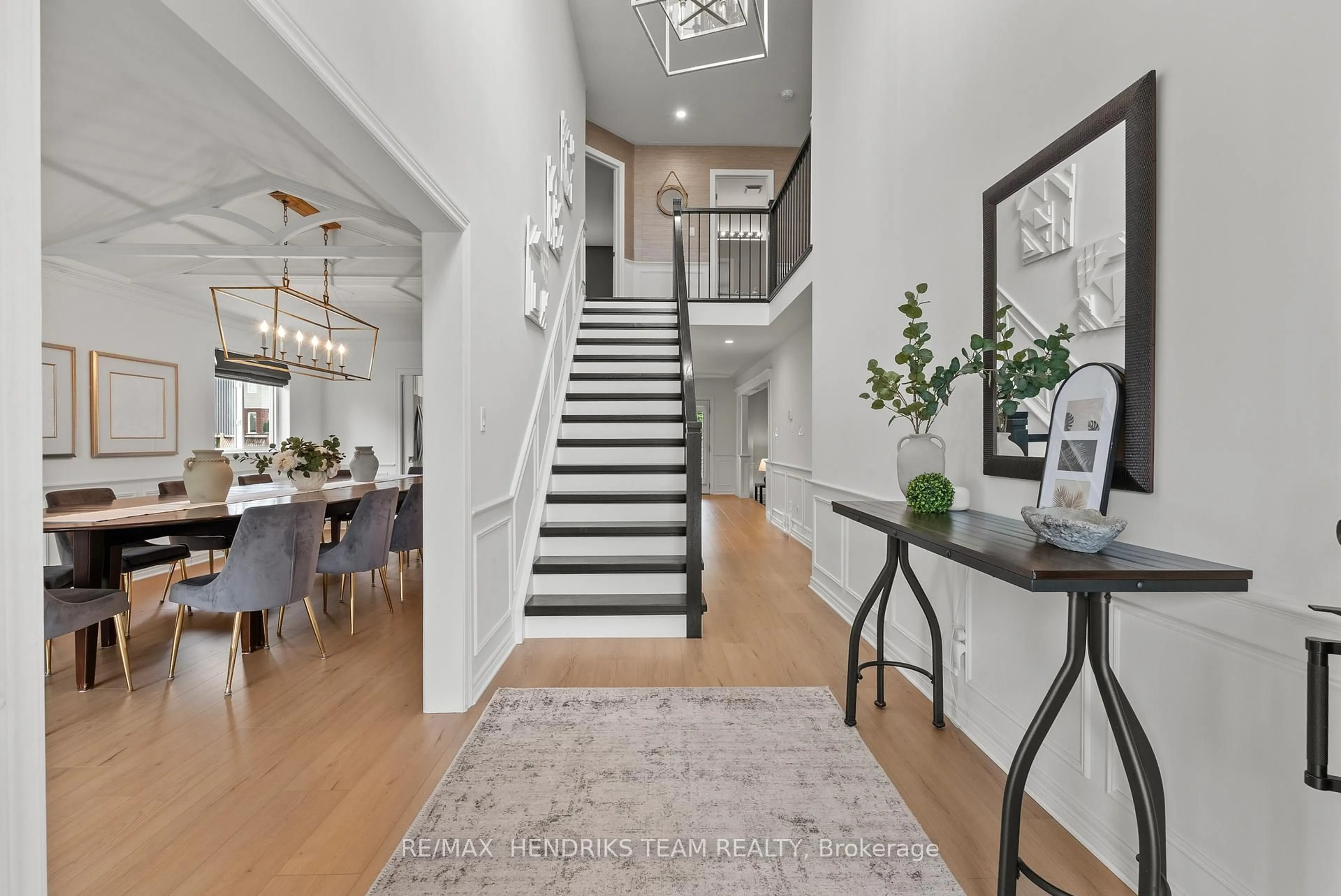 Indoor entryway for 8087 Beaver Glen Dr, Niagara Falls Ontario L2H 3K5
