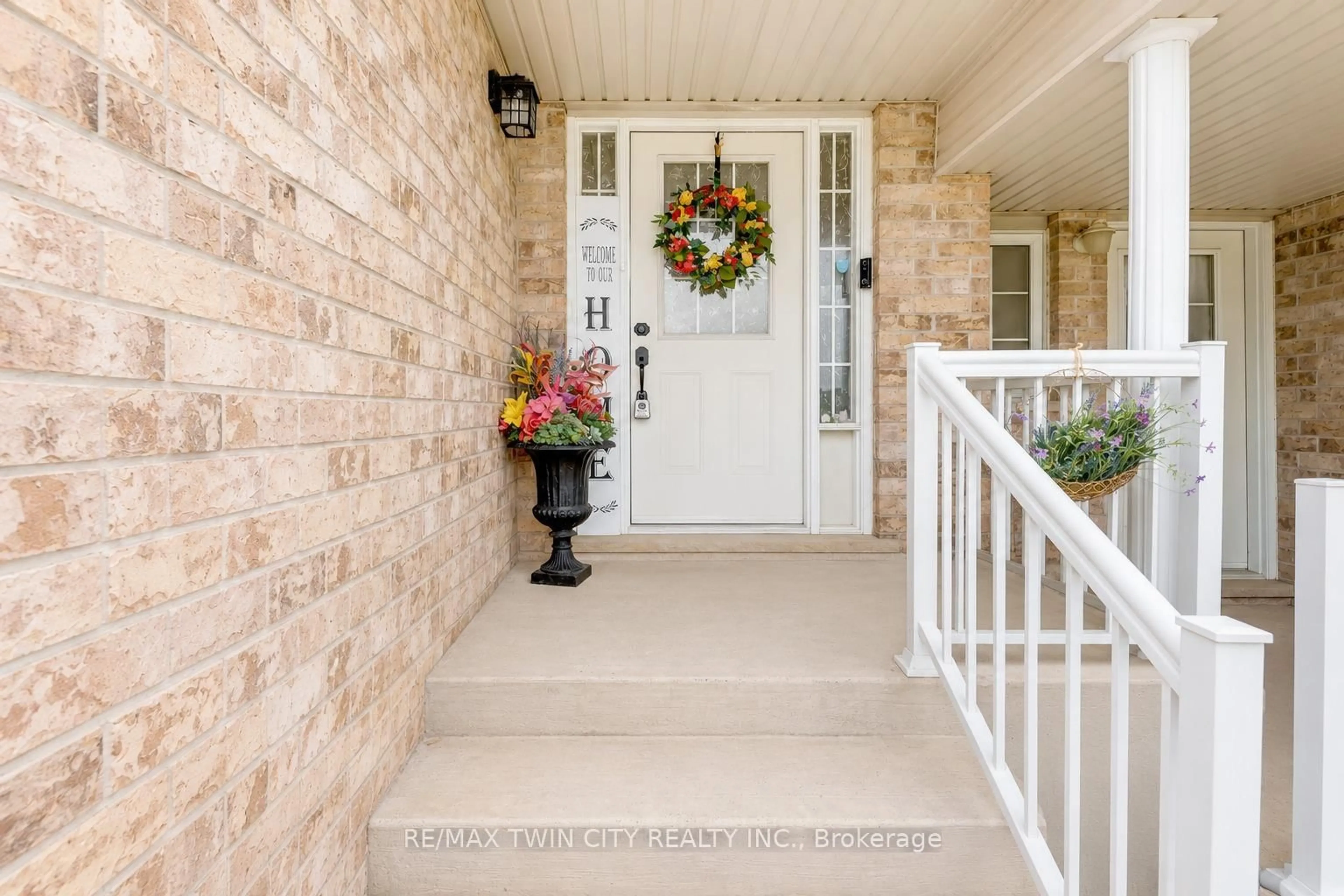 Indoor entryway for 235 Red Clover Crt, Kitchener Ontario N2E 4J5