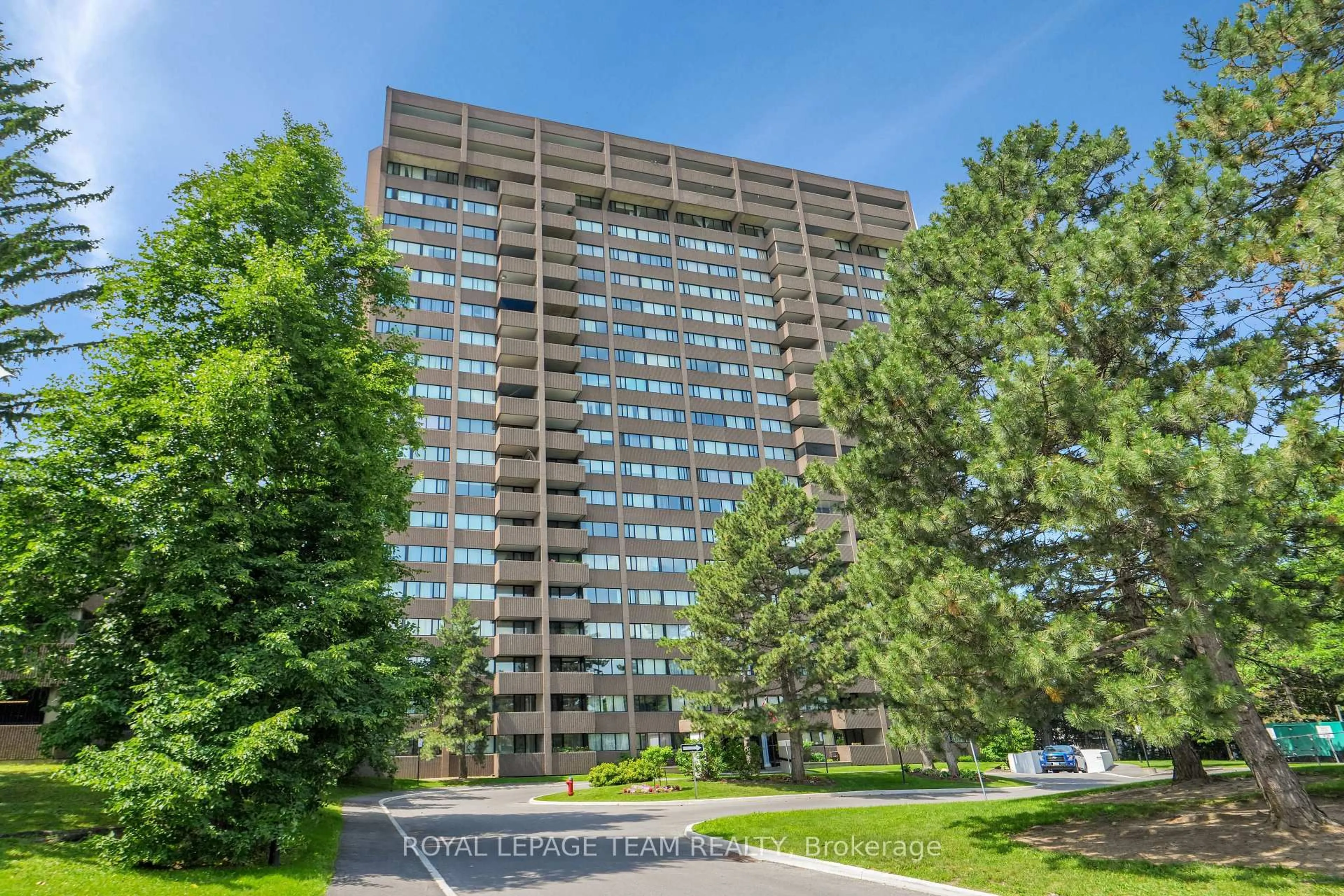 Indoor foyer for 3360 Southgate Rd #104, Ottawa Ontario K1V 9A6
