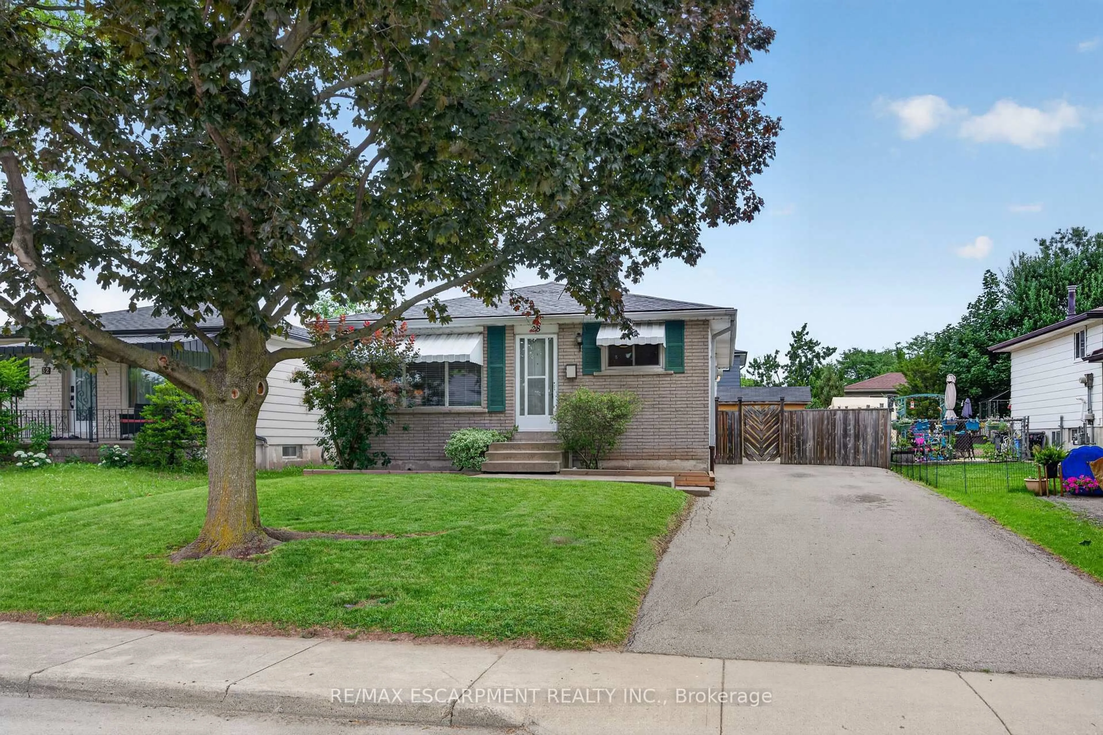 Unknown for 28 Boston Cres, Hamilton Ontario L8T 4N2