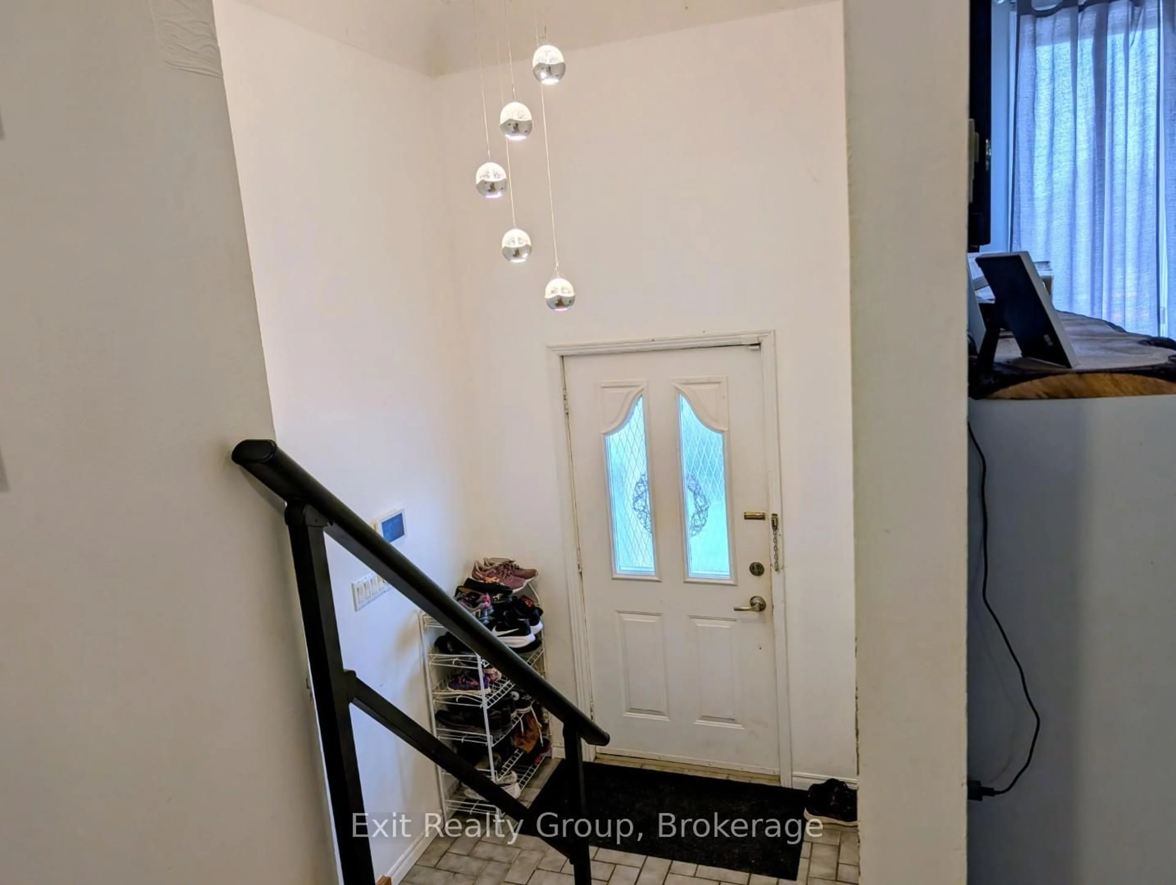 Indoor entryway for 171 Park St, Deseronto Ontario K0K 1X0
