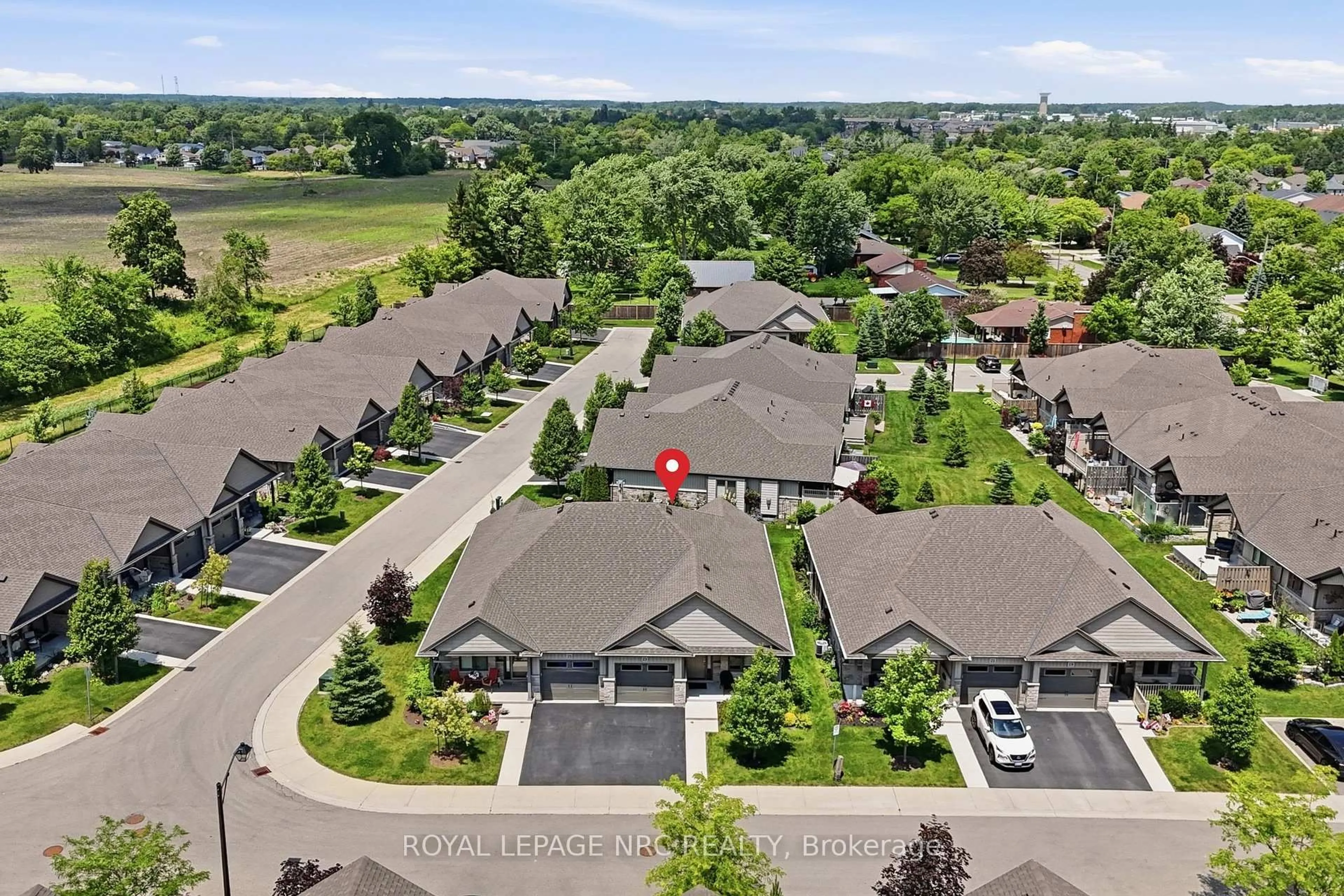 A pic from outside/outdoor area/front of a property/back of a property/a pic from drone, unknown for 23 Richard Cres, West Lincoln Ontario L0R 2A0