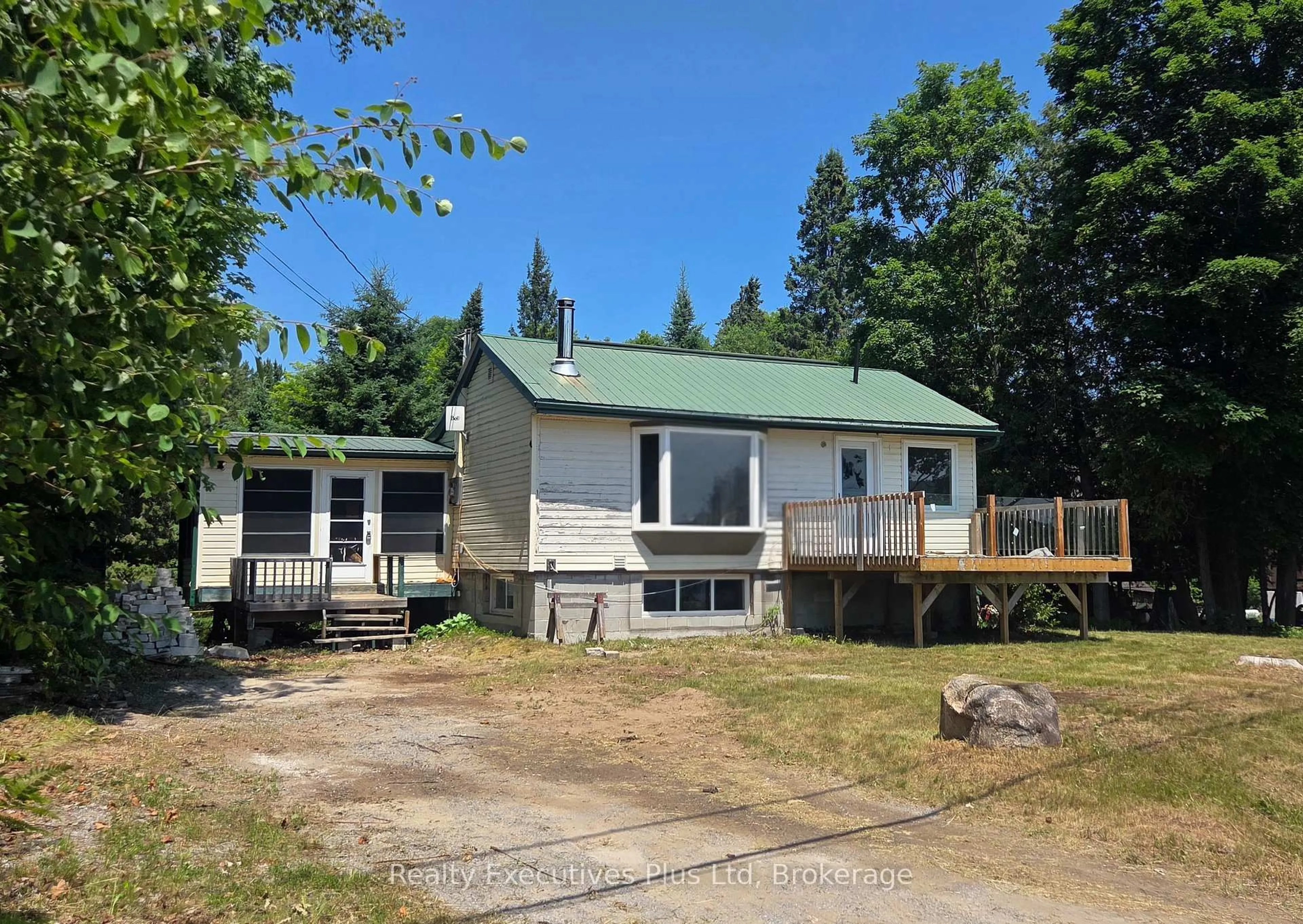 A pic from outside/outdoor area/front of a property/back of a property/a pic from drone, unknown for 2011 North Shore Rd, Algonquin Highlands Ontario K0M 1J1