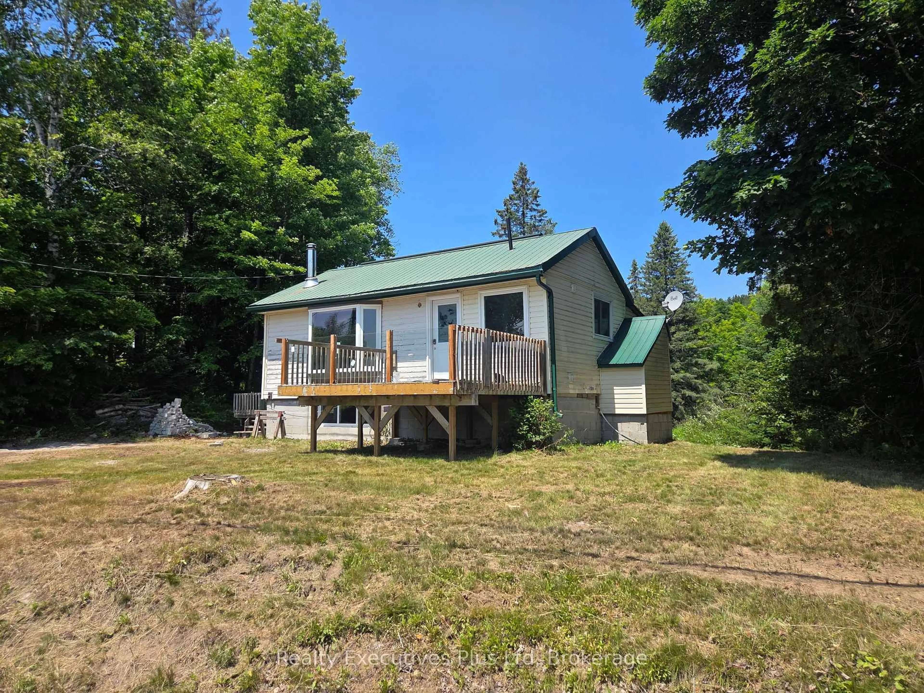 A pic from outside/outdoor area/front of a property/back of a property/a pic from drone, water/lake/river/ocean view for 2011 North Shore Rd, Algonquin Highlands Ontario K0M 1J1