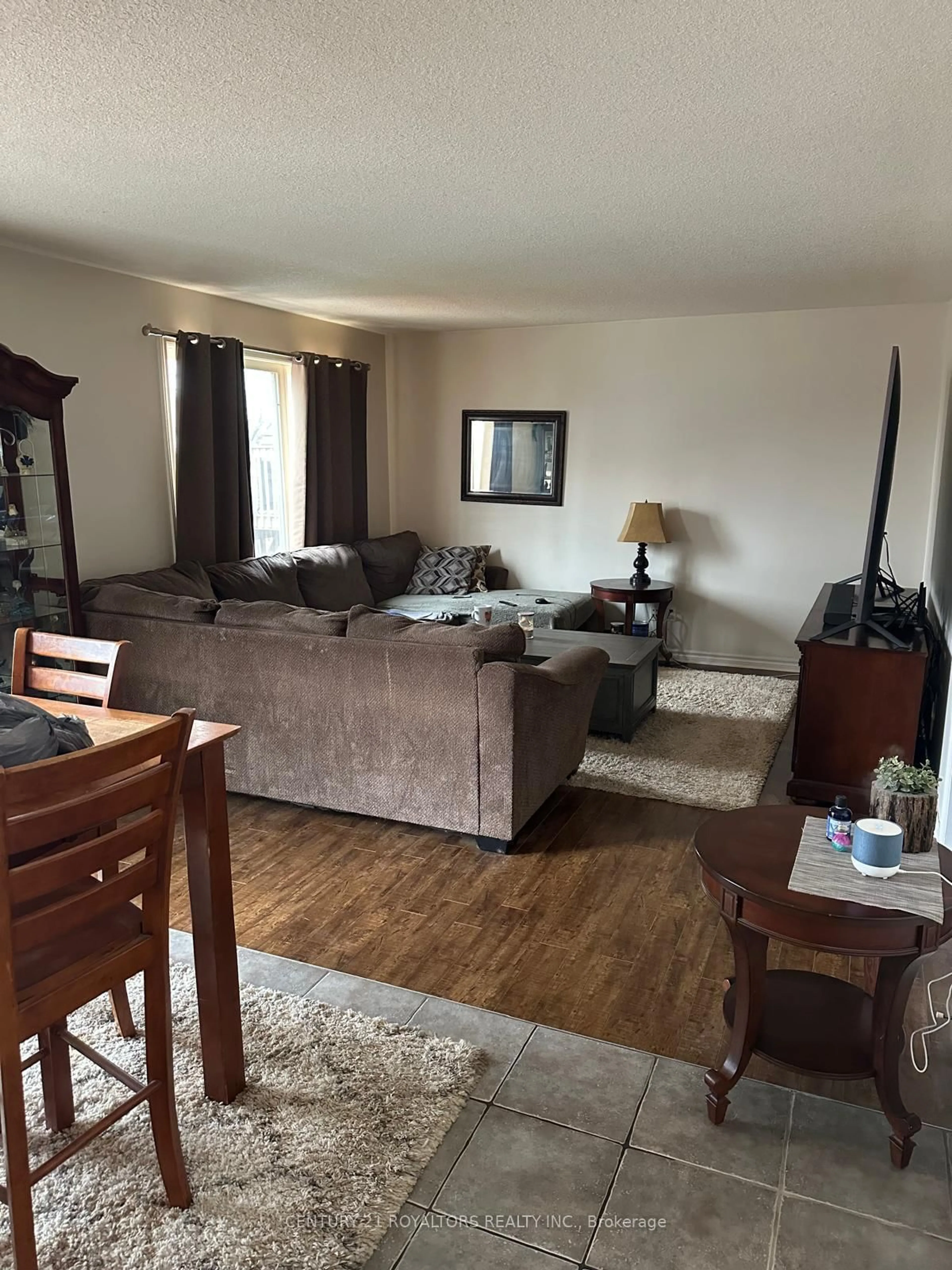 Living room with furniture, wood/laminate floor for 100 Southview Crt, Woodstock Ontario N4S 9A5