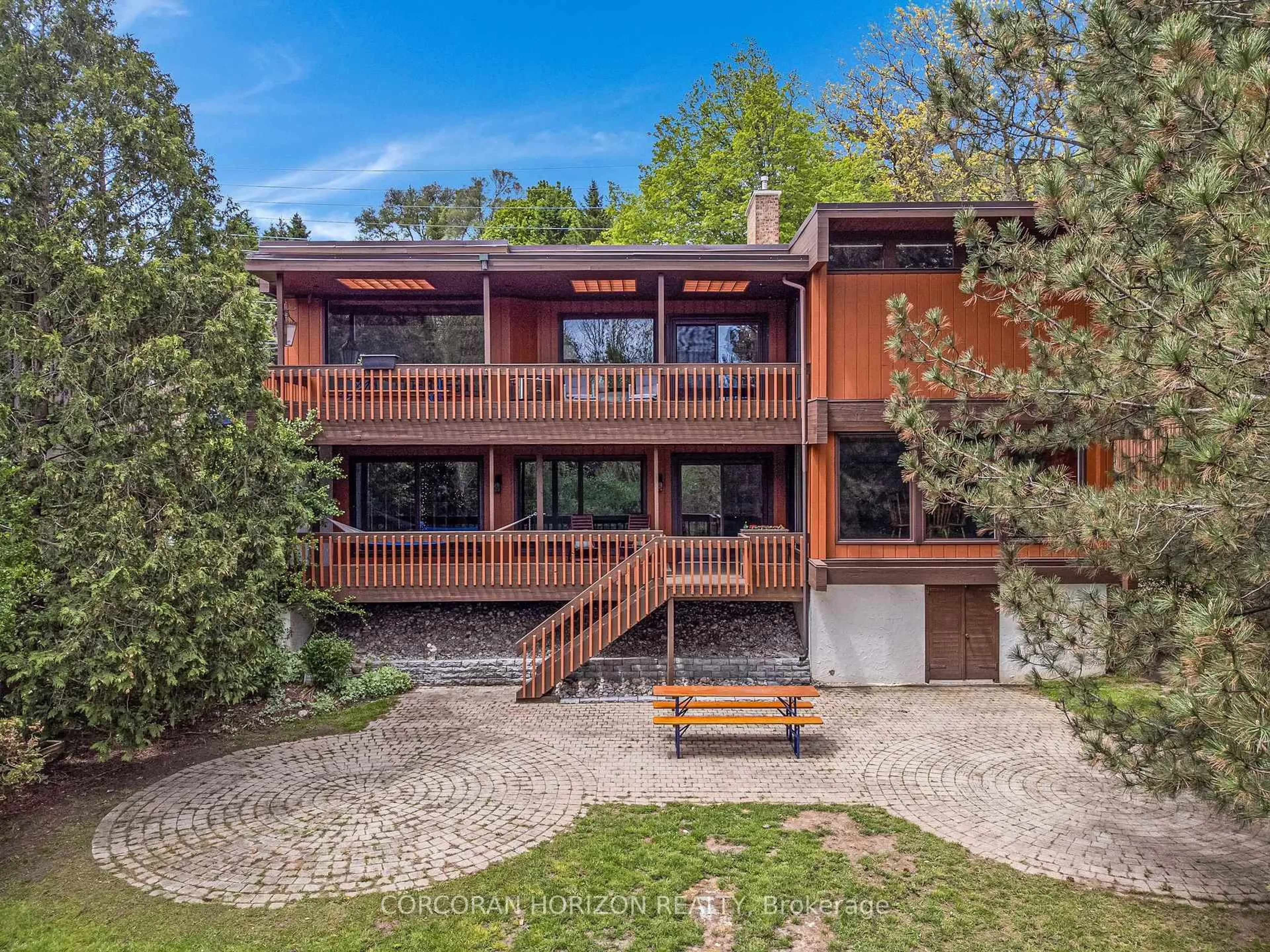 A pic from outside/outdoor area/front of a property/back of a property/a pic from drone, unknown for 565 Fountain St, Cambridge Ontario N3H 1J2