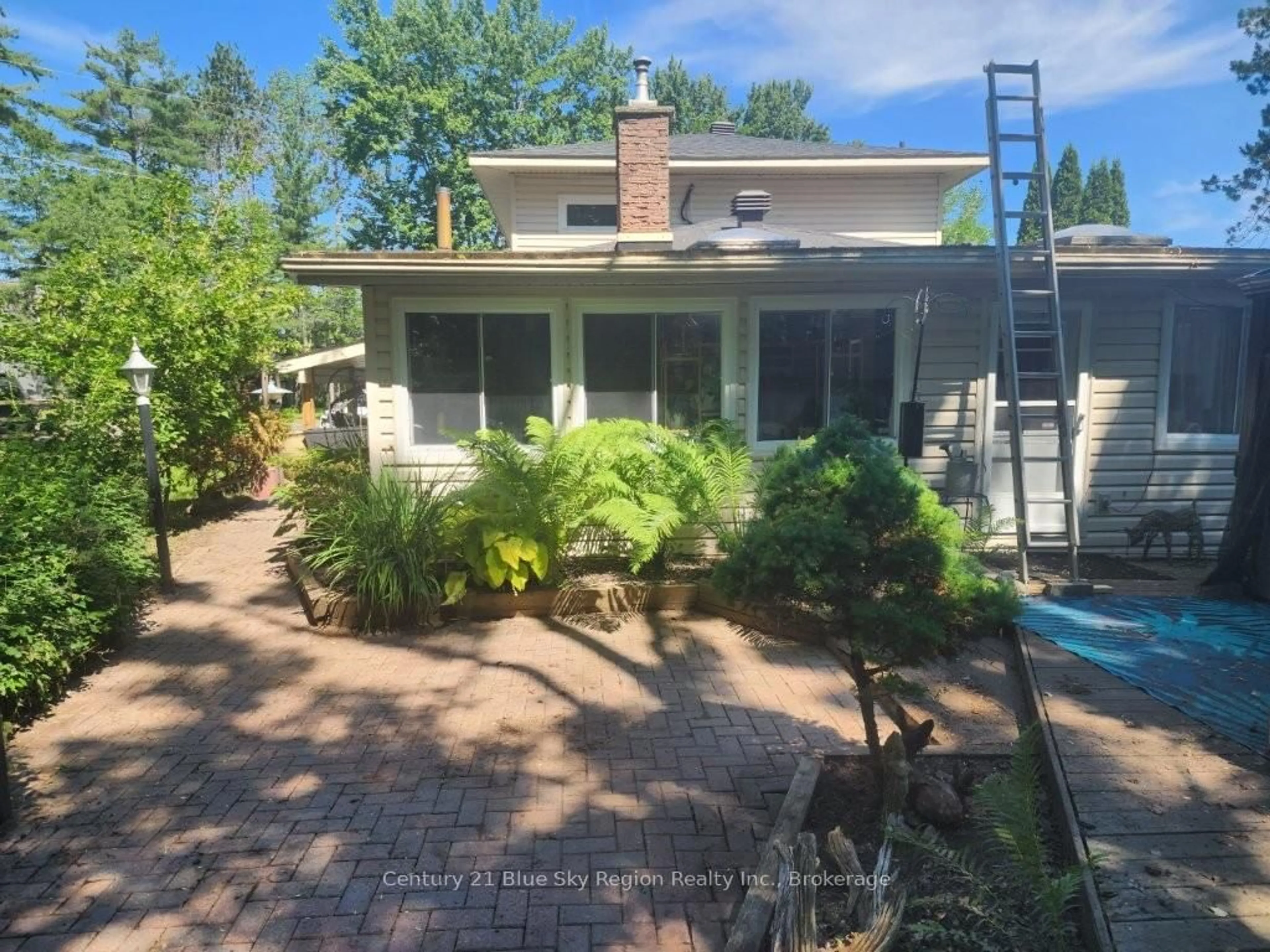 A pic from outside/outdoor area/front of a property/back of a property/a pic from drone, street for 14 Birch St, North Bay Ontario P1A 1R8