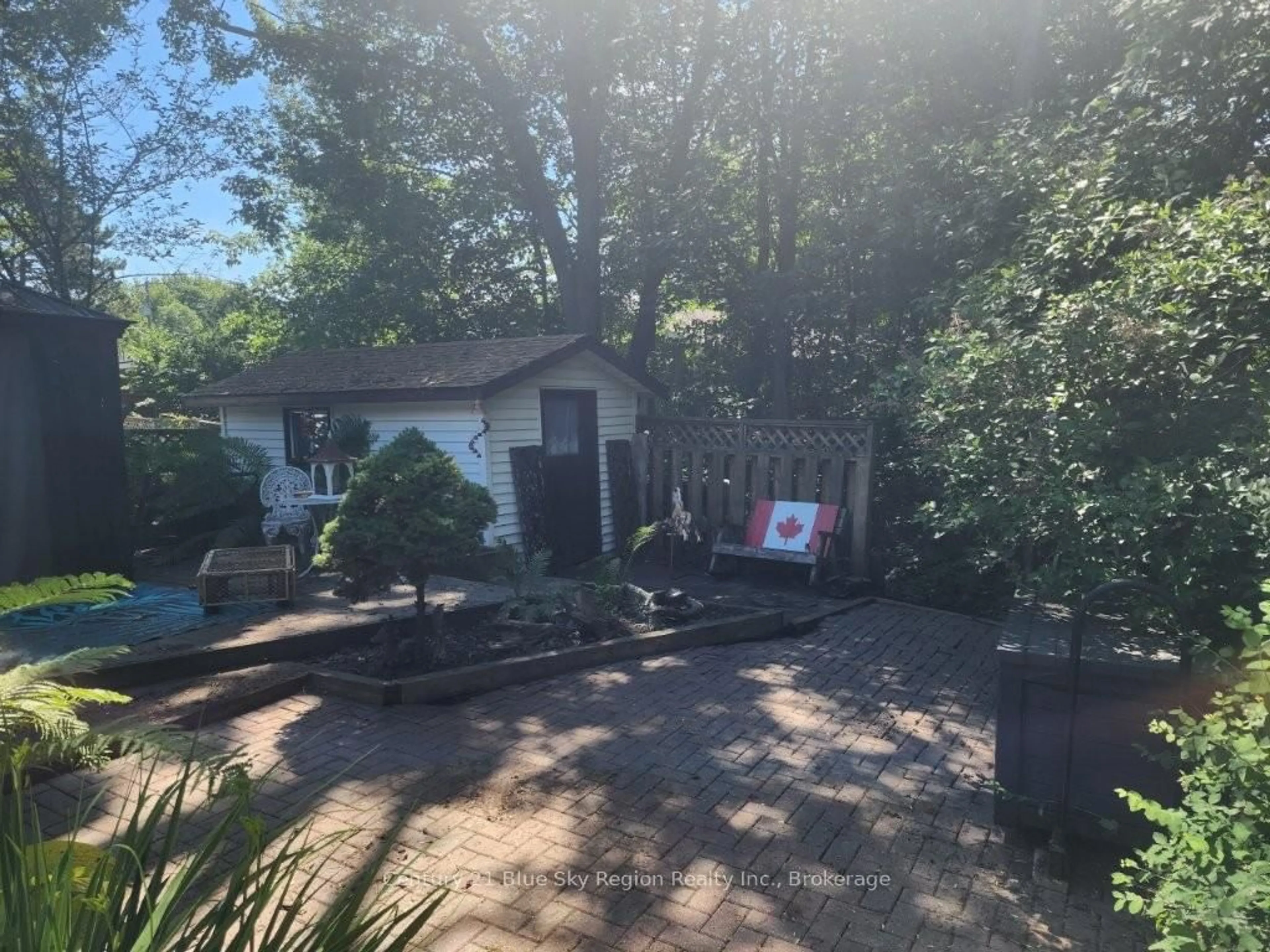 A pic from outside/outdoor area/front of a property/back of a property/a pic from drone, unknown for 14 Birch St, North Bay Ontario P1A 1R8