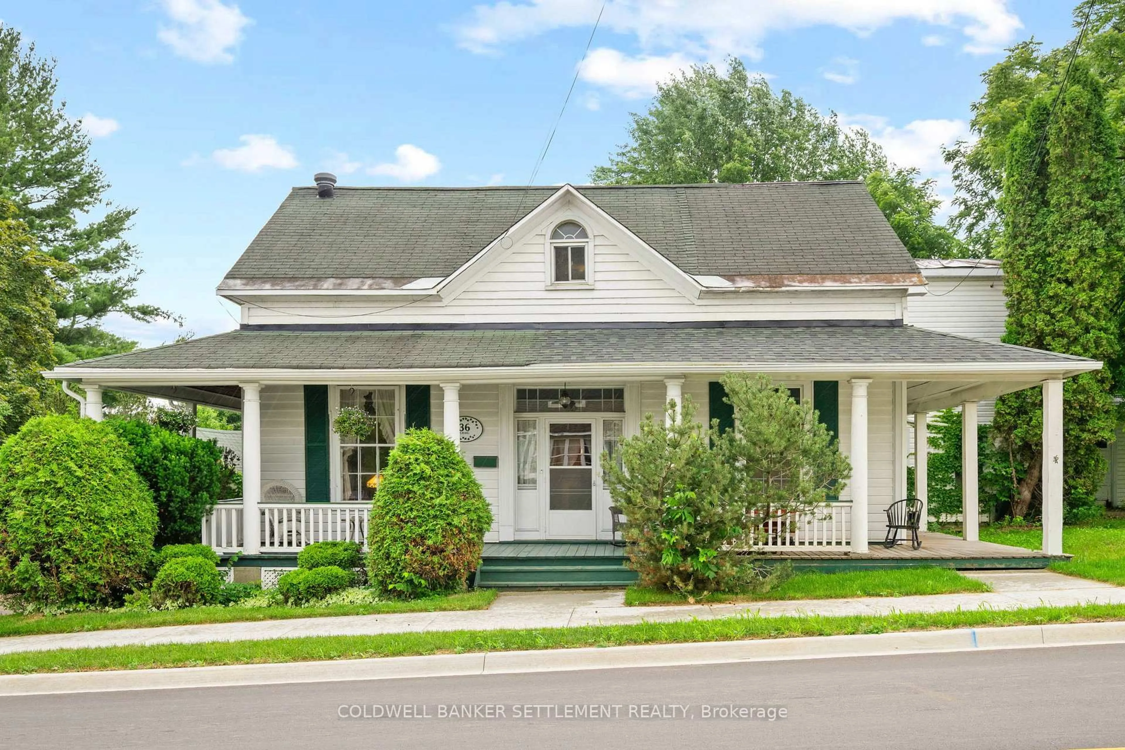 Home with vinyl exterior material, street for 36 Craig St, Perth Ontario K7H 1Y2