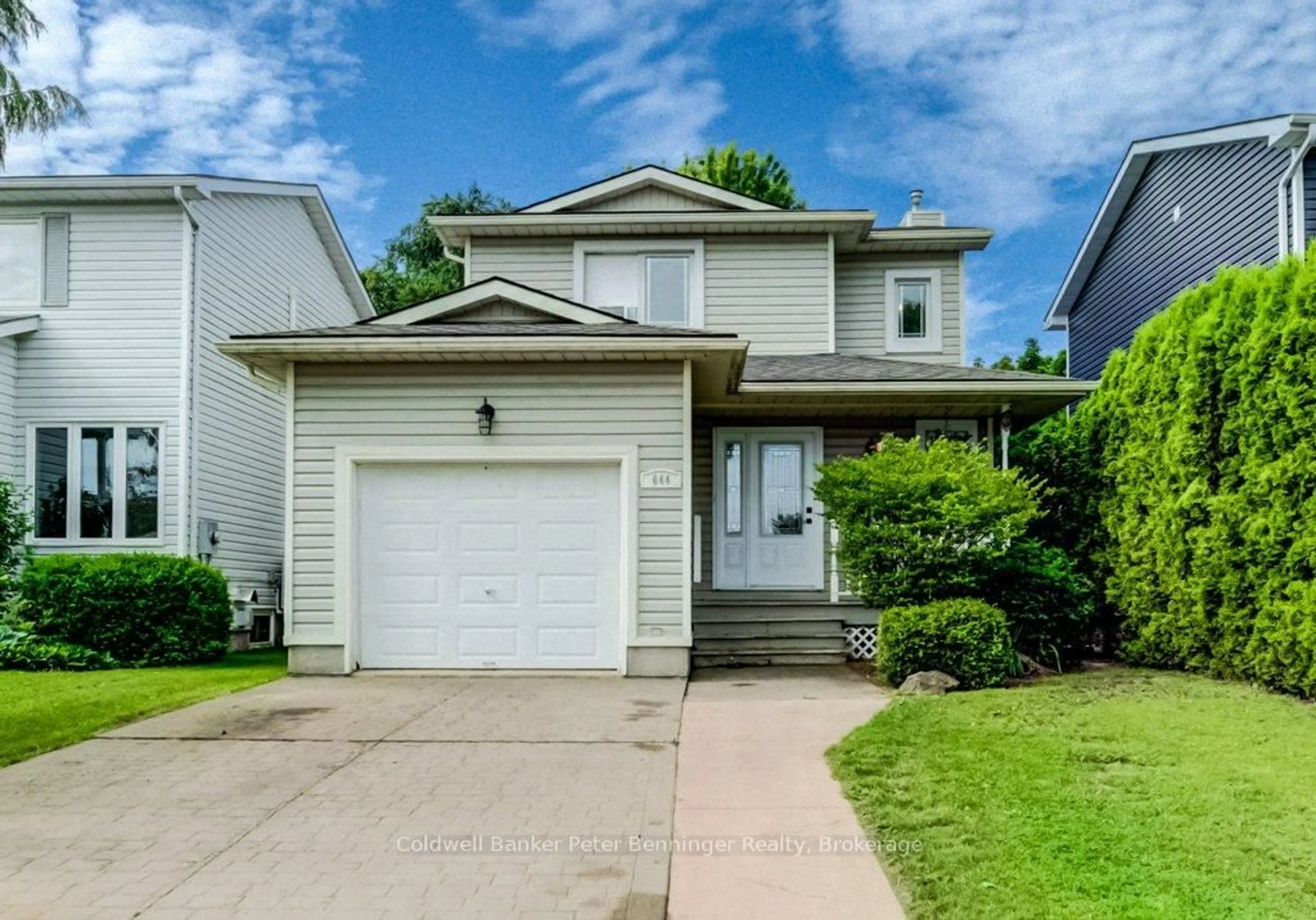 Home with vinyl exterior material, street for 644 Stewart Dr, Kincardine Ontario N2Z 3B4
