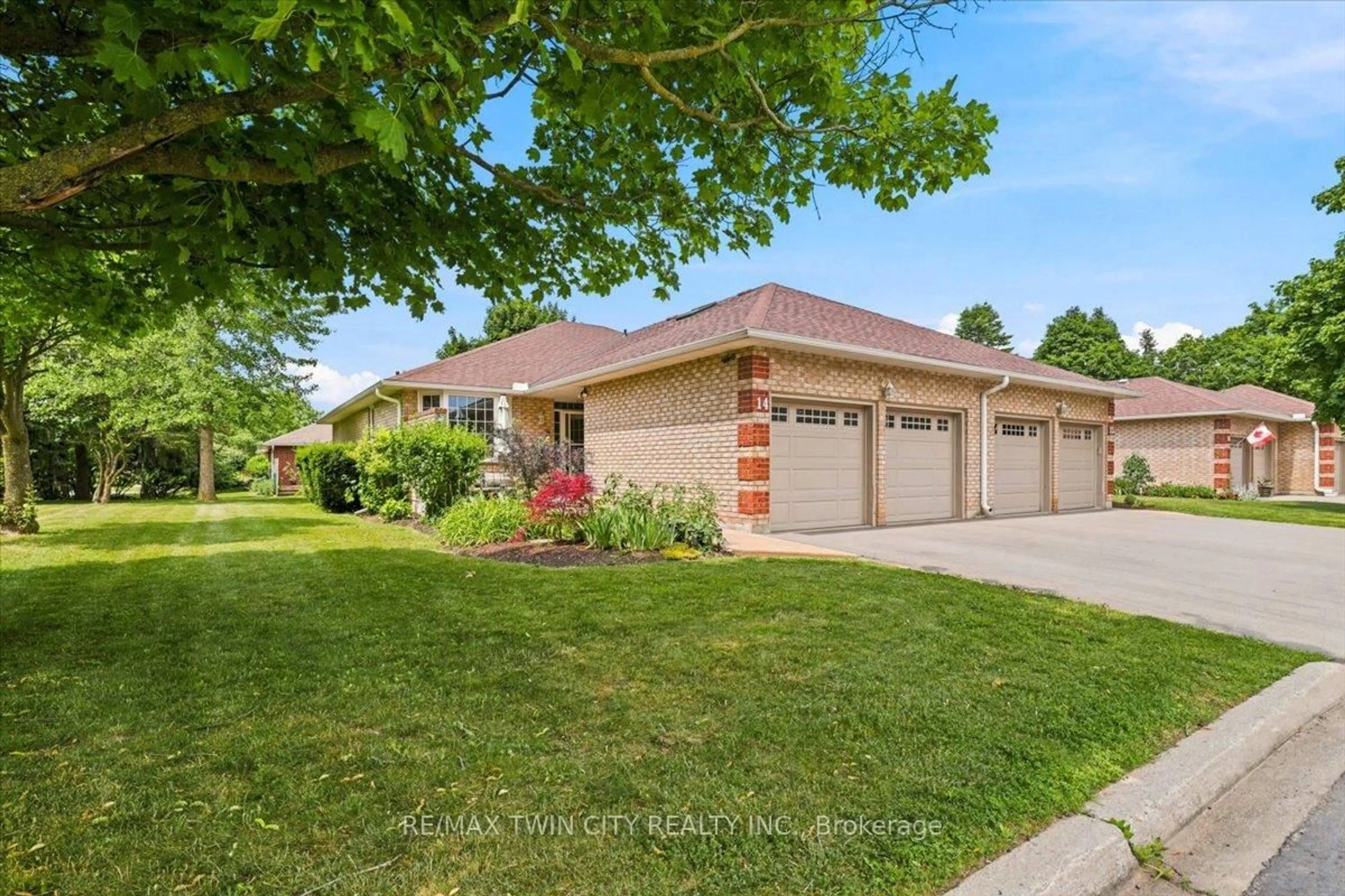 A pic from outside/outdoor area/front of a property/back of a property/a pic from drone, street for 75 Beasley Cres #14, Cambridge Ontario N1T 1P5