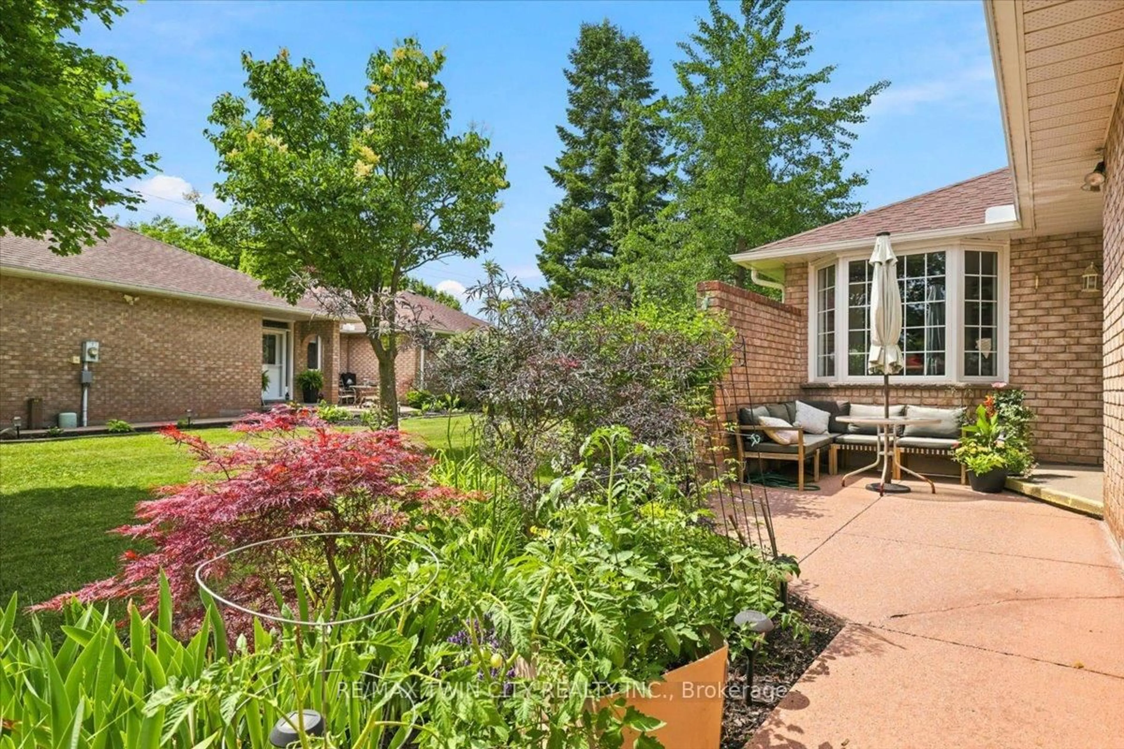 Patio, unknown for 75 Beasley Cres #14, Cambridge Ontario N1T 1P5