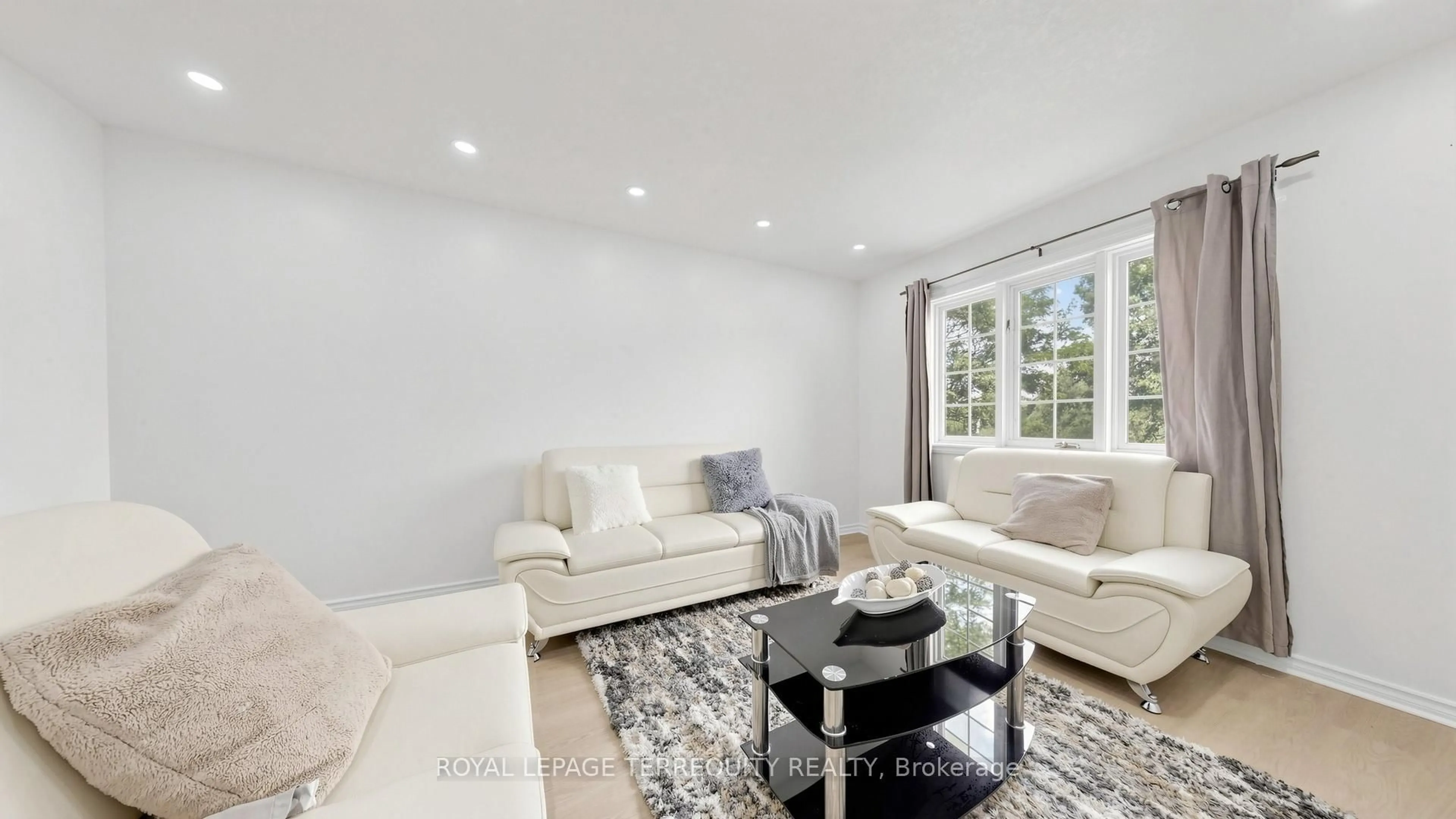 Living room with furniture, unknown for 700 Champlain Blvd #2, Cambridge Ontario N1R 8K1