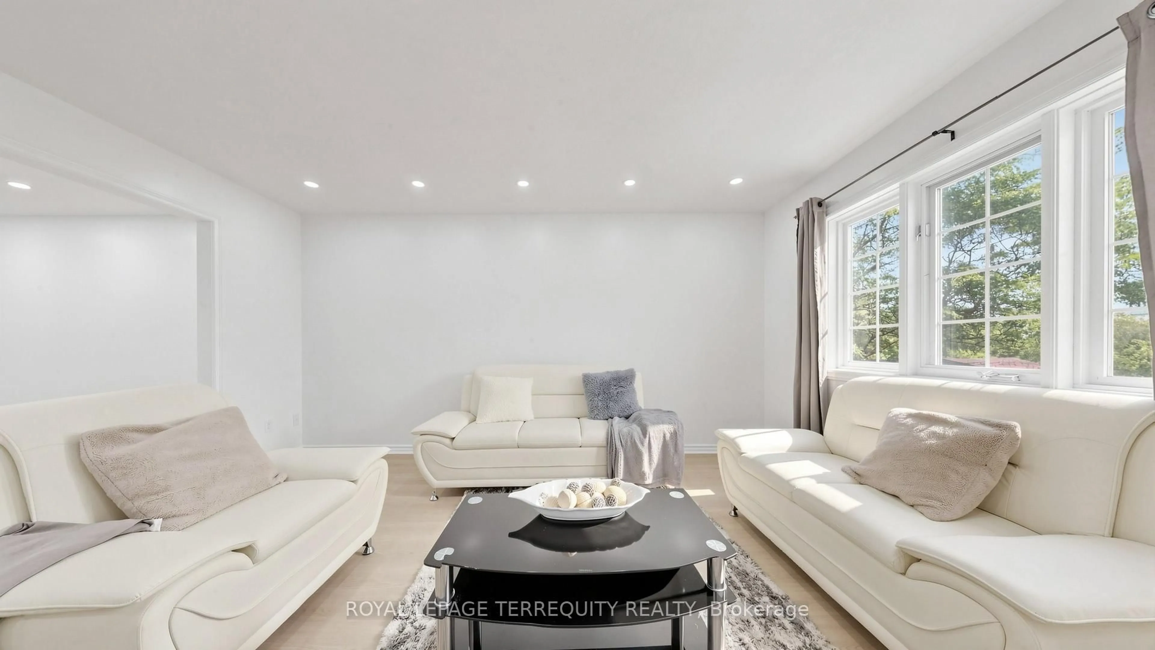 Living room with furniture, unknown for 700 Champlain Blvd #2, Cambridge Ontario N1R 8K1