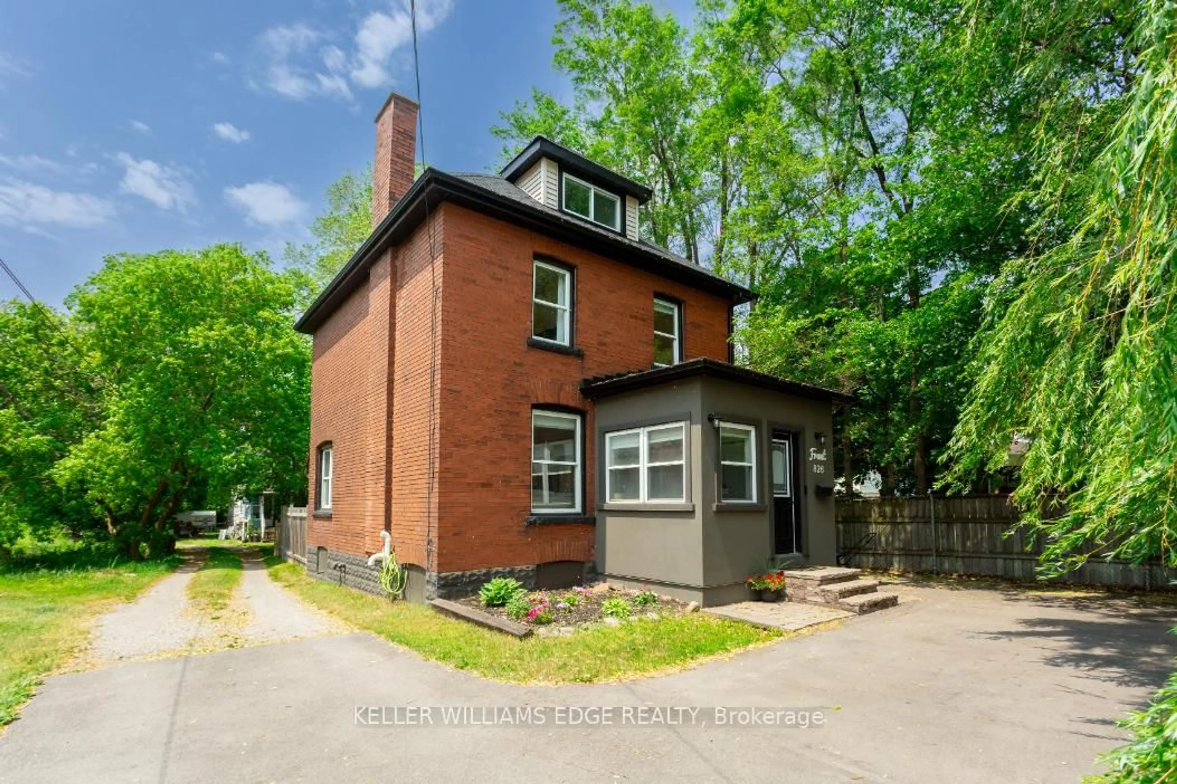 Home with brick exterior material, street for 826 Beach Blvd, Hamilton Ontario L8H 6Z4