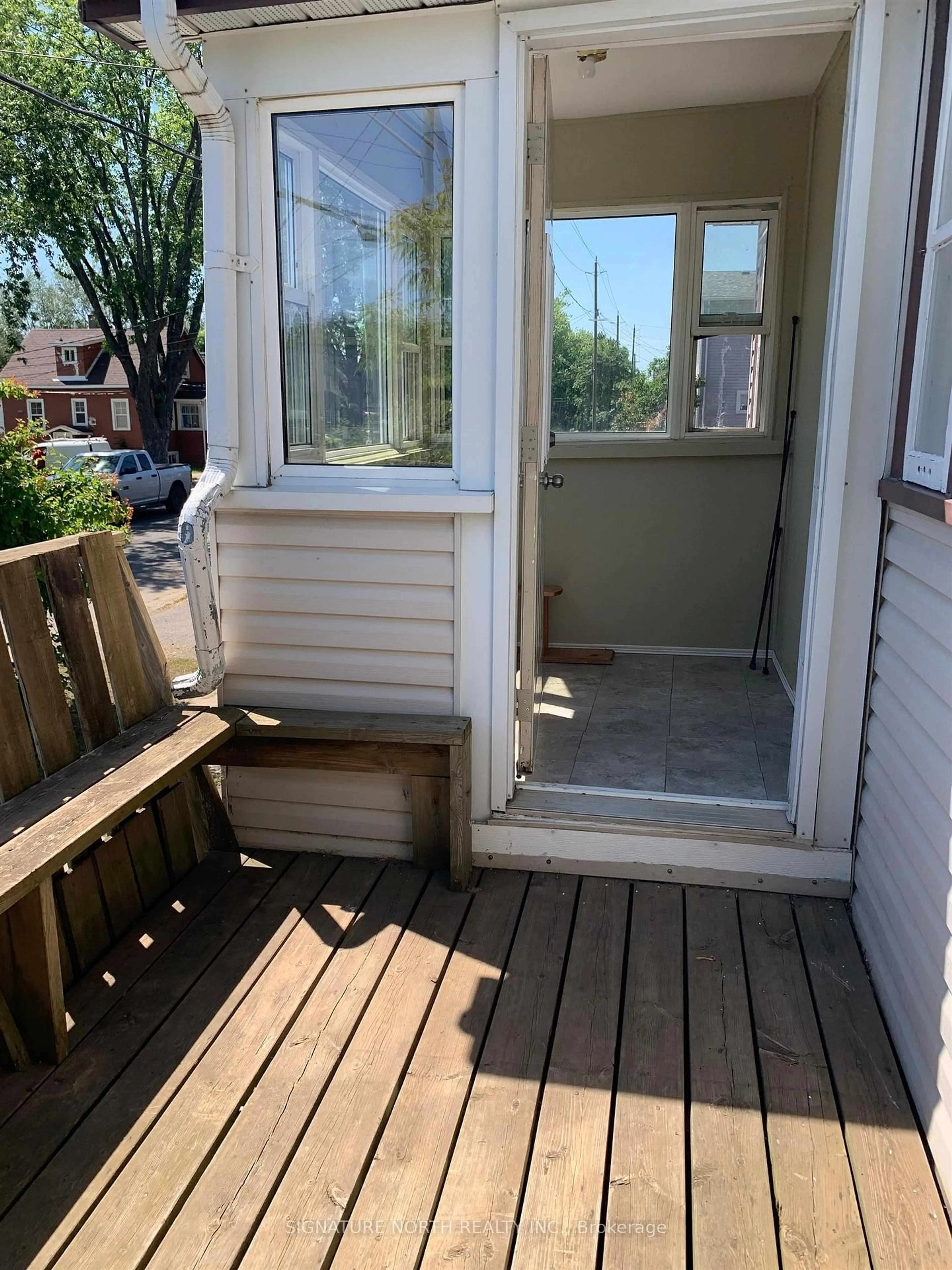 Patio, street for 86 Machar Ave, Thunder Bay Ontario P7B 2Y6