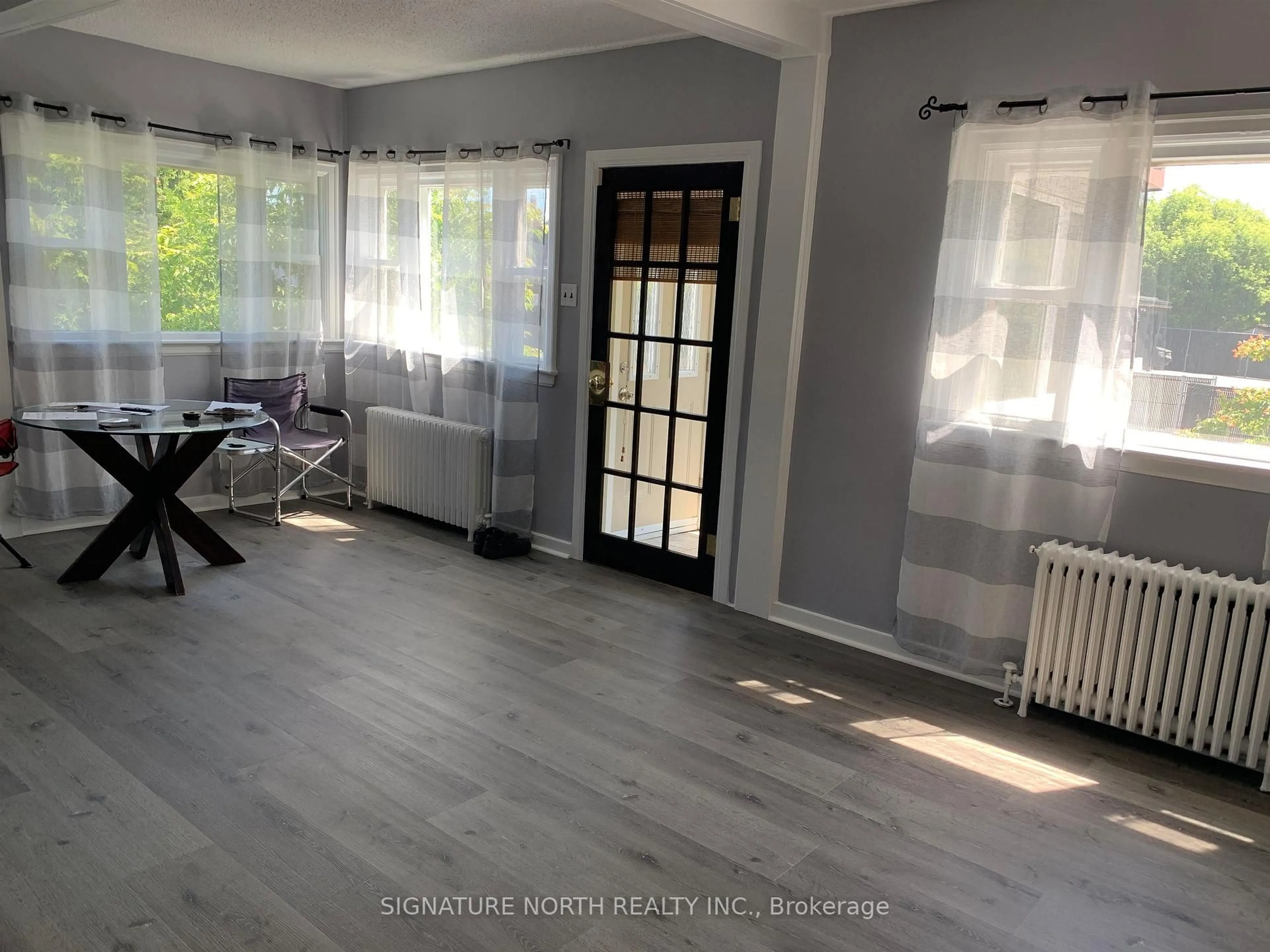 A pic of a room for 86 Machar Ave, Thunder Bay Ontario P7B 2Y6