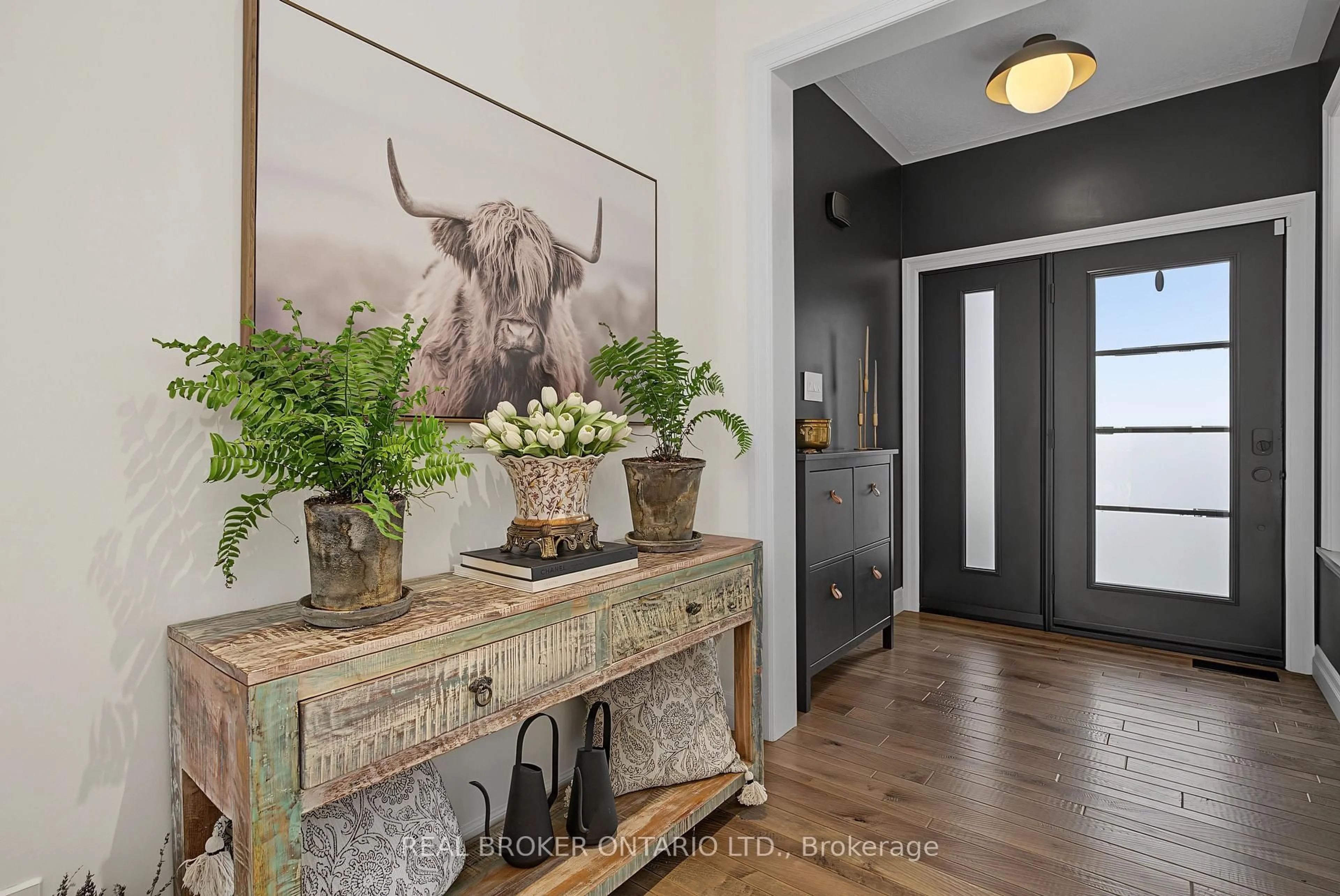 Indoor entryway for 422 Rideau River St, Waterloo Ontario N2V 2Y4