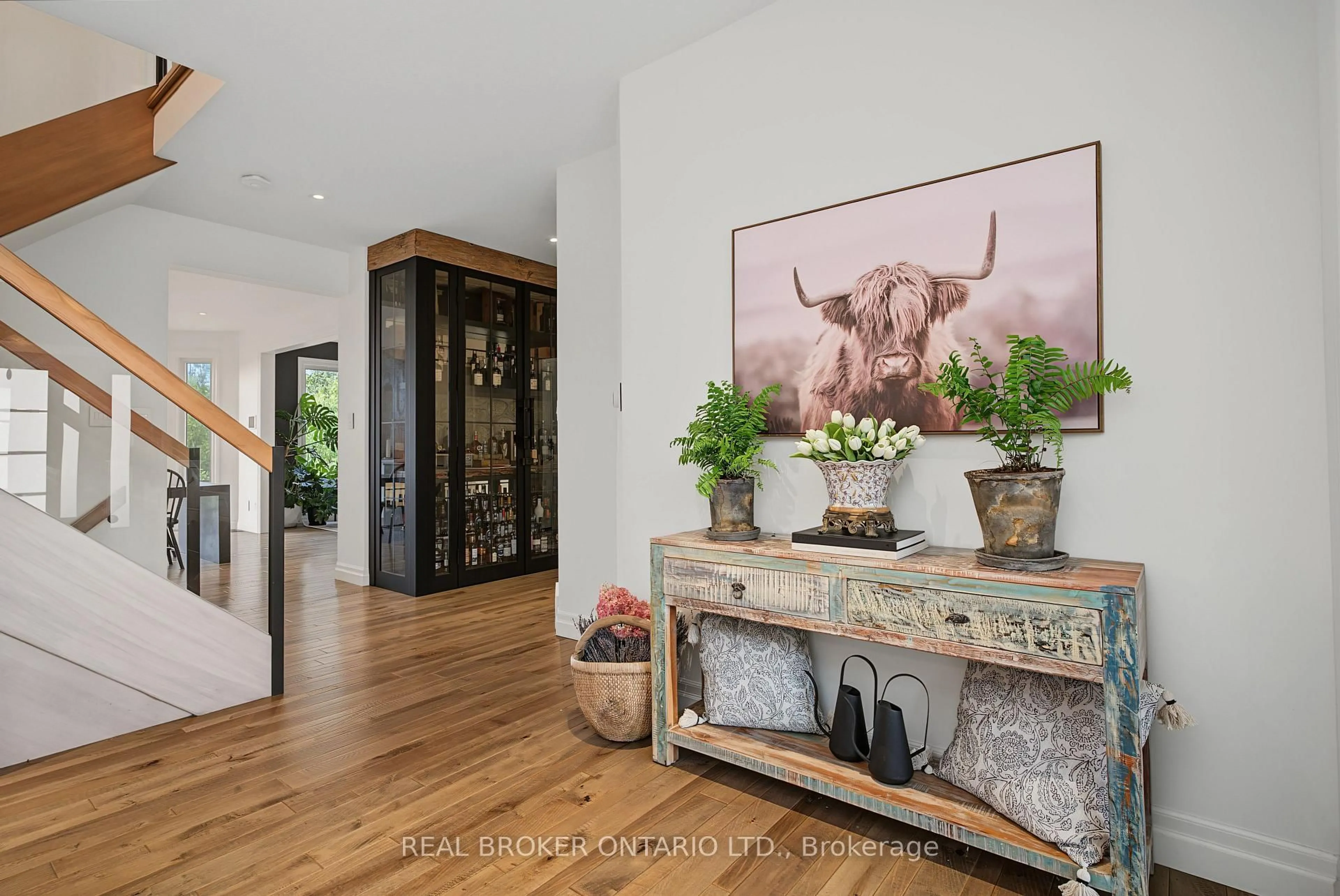 Indoor entryway for 422 Rideau River St, Waterloo Ontario N2V 2Y4