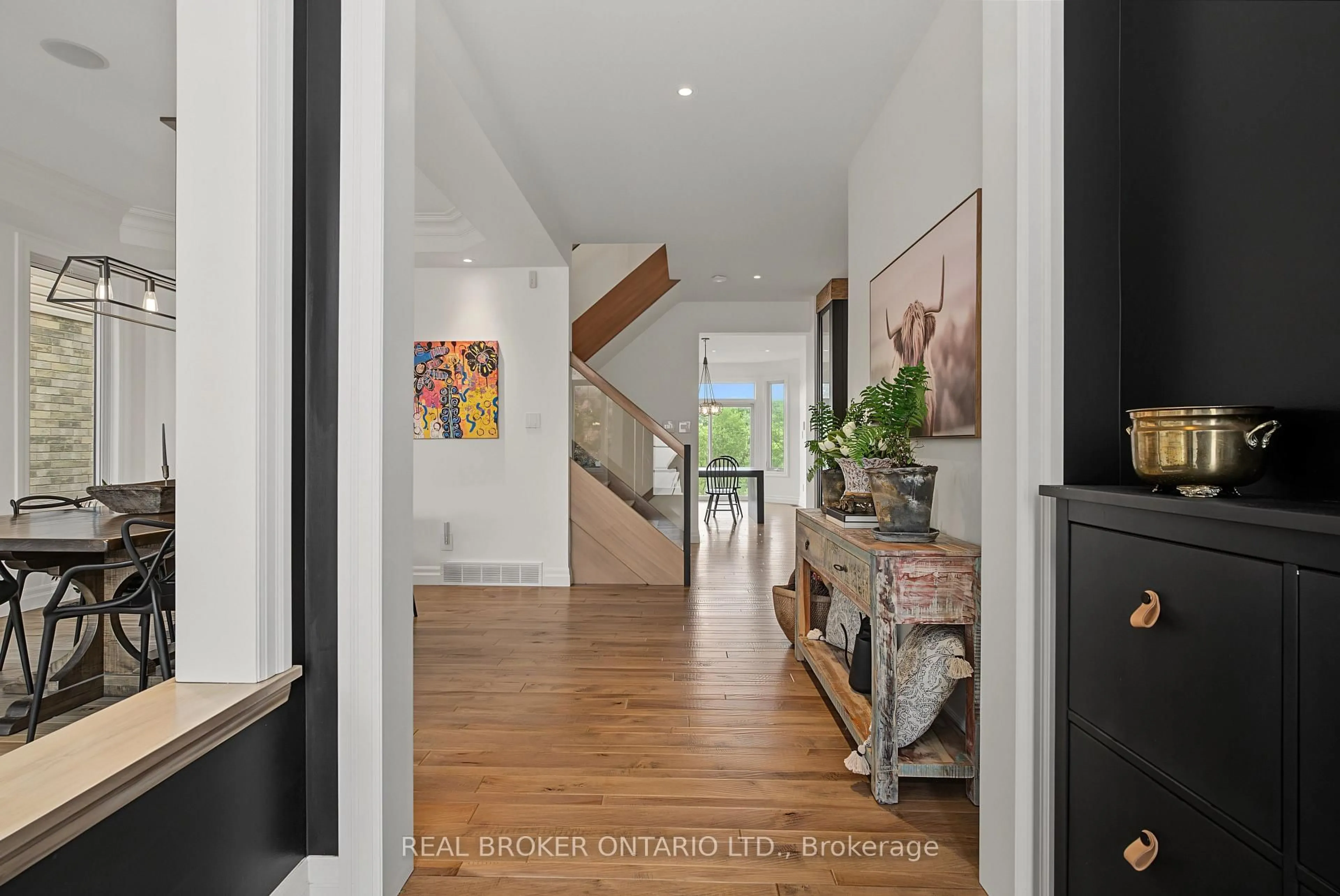 Indoor entryway for 422 Rideau River St, Waterloo Ontario N2V 2Y4