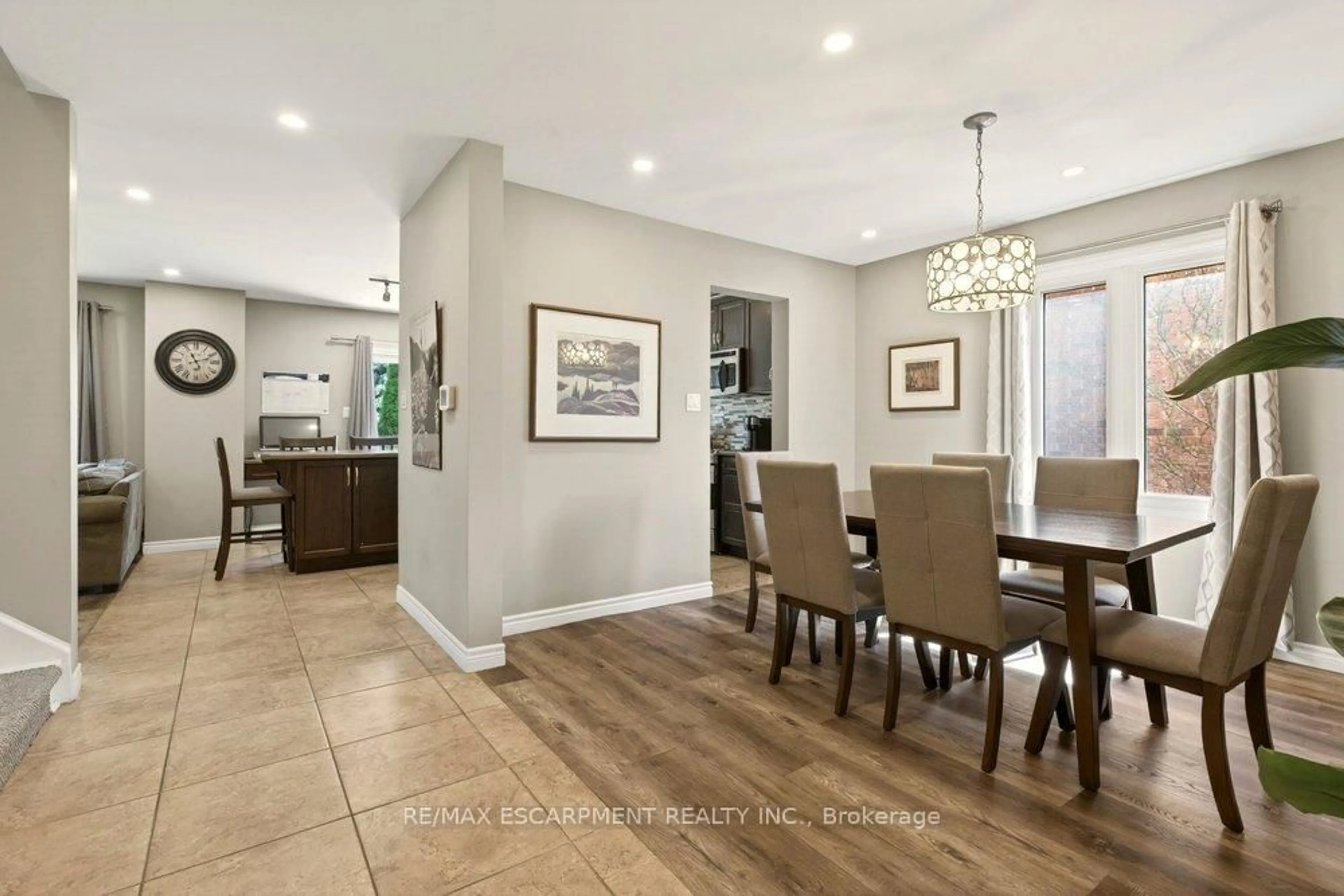 Dining room, ceramic/tile floor for 72 Gurnett Dr, Hamilton Ontario L9C 7J8