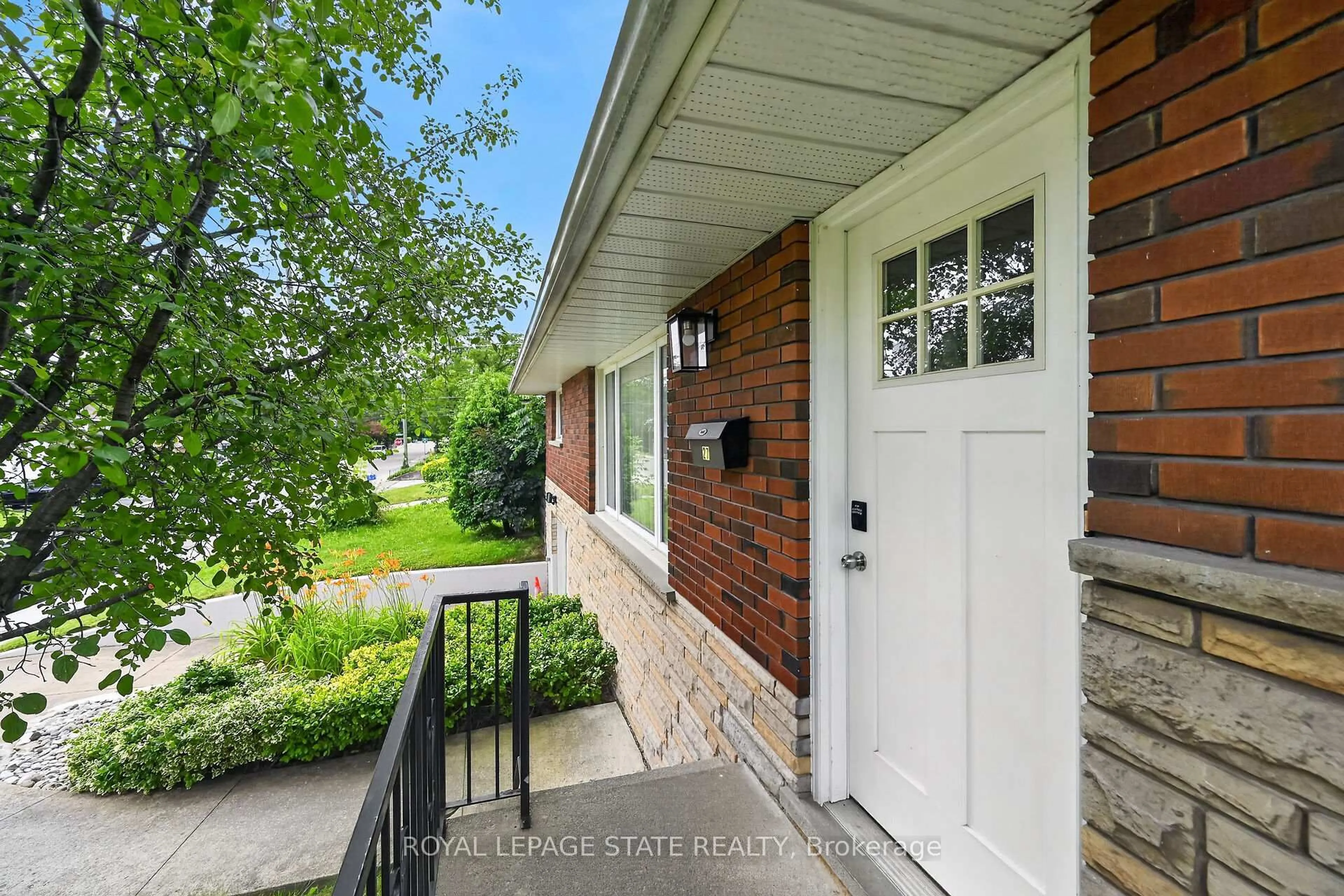 Unknown for 27 Ainslie Ave, Hamilton Ontario L8S 2J5