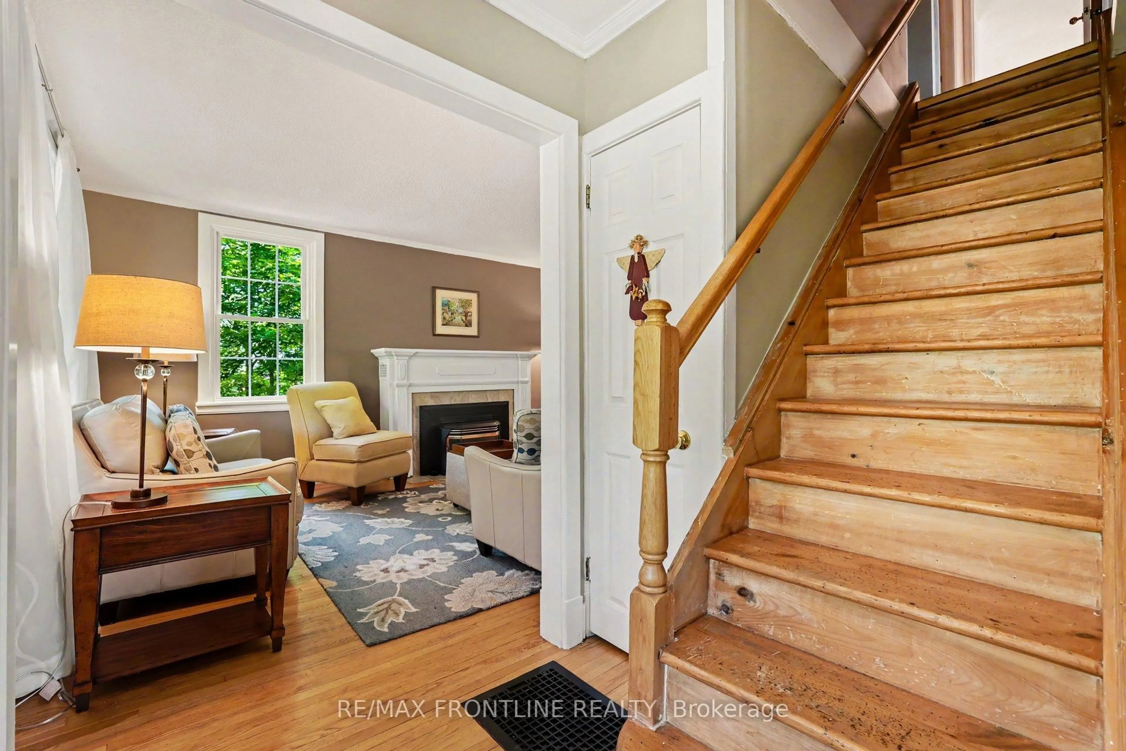 Indoor entryway for 506 Glen Tay Rd, Perth Ontario K7H 3C6