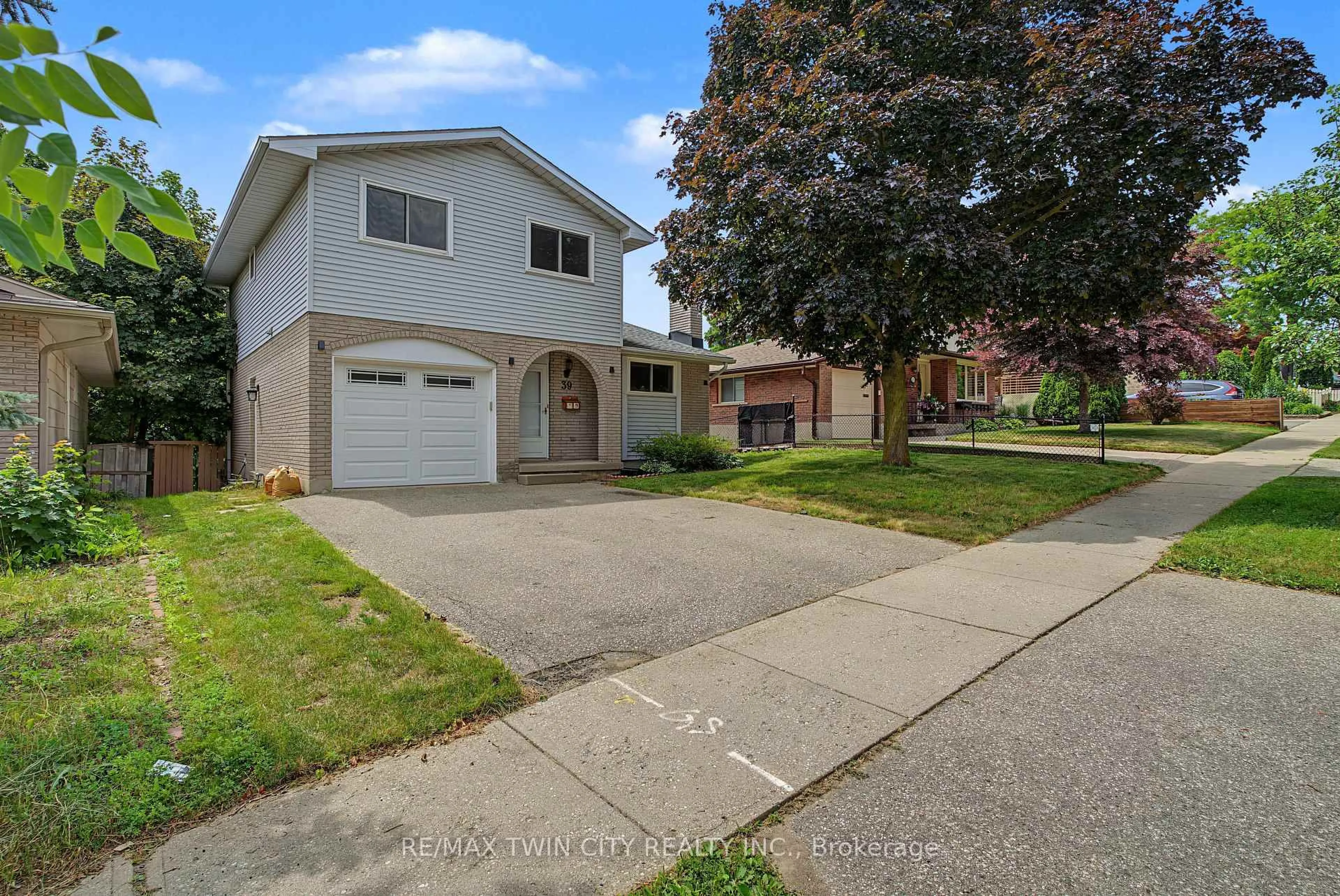 Unknown for 39 Southwood Dr, Kitchener Ontario N2E 2E6