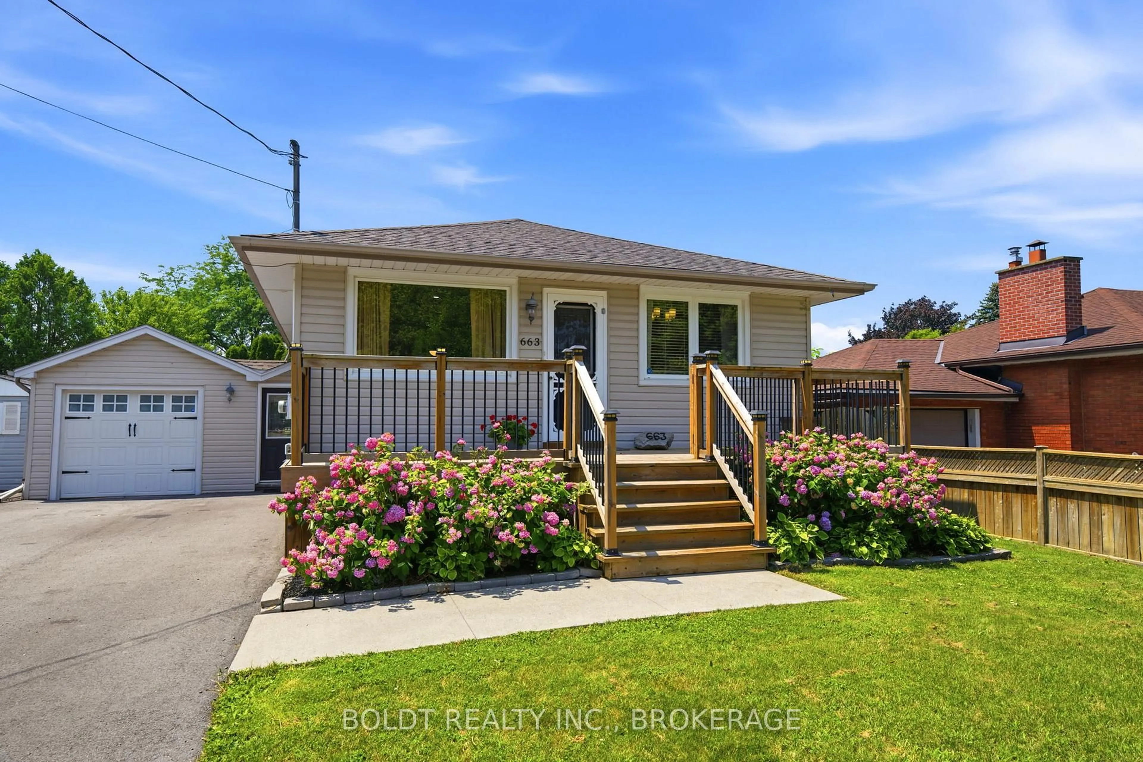 Home with vinyl exterior material, street for 663 Geneva St, St. Catharines Ontario L2N 2J9